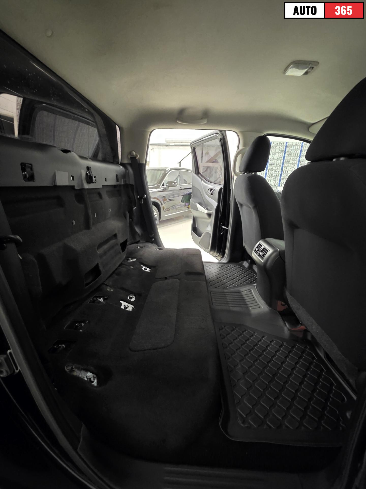 Nissan Navara - Image 11