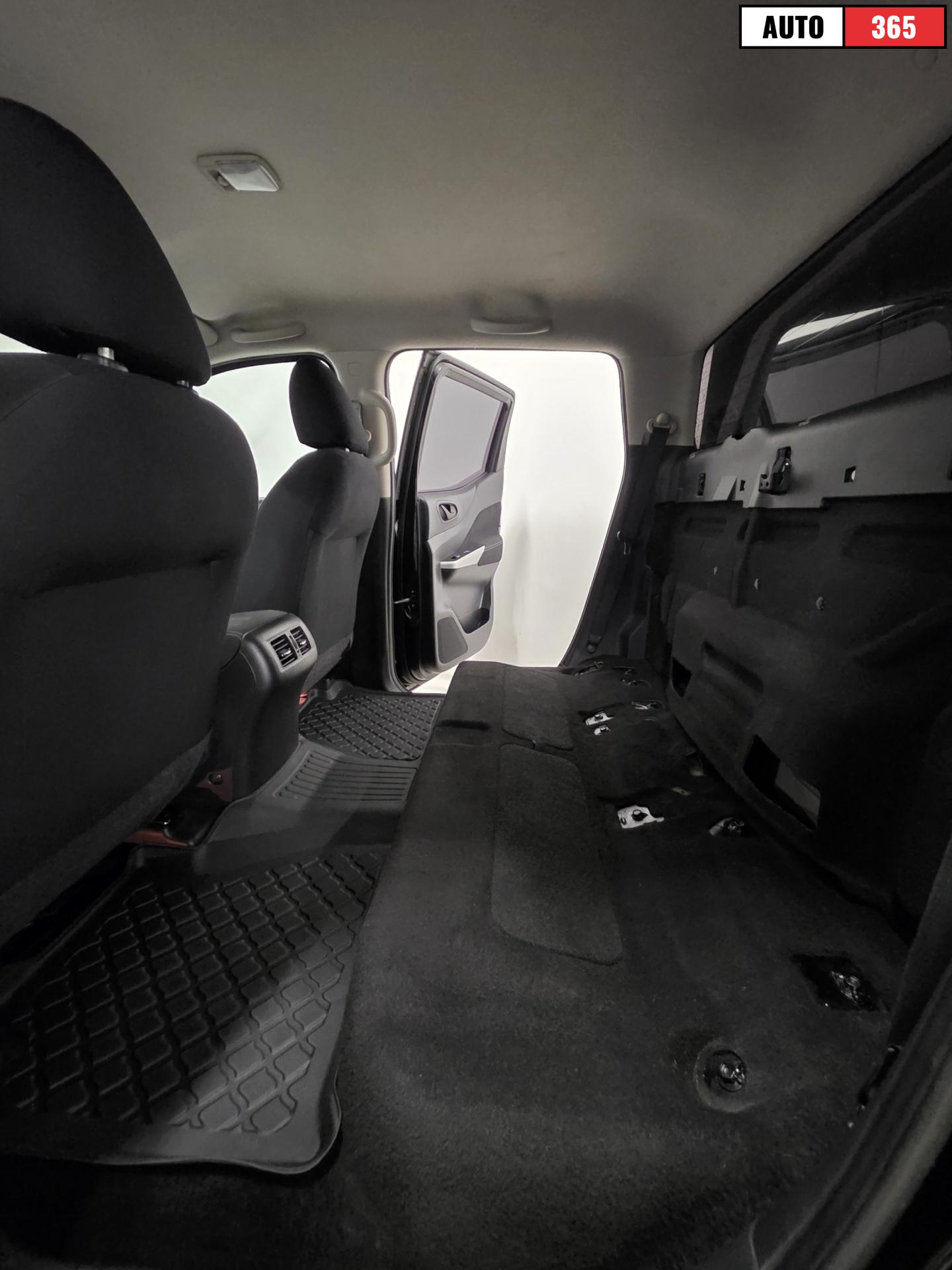 Nissan Navara - Image 12