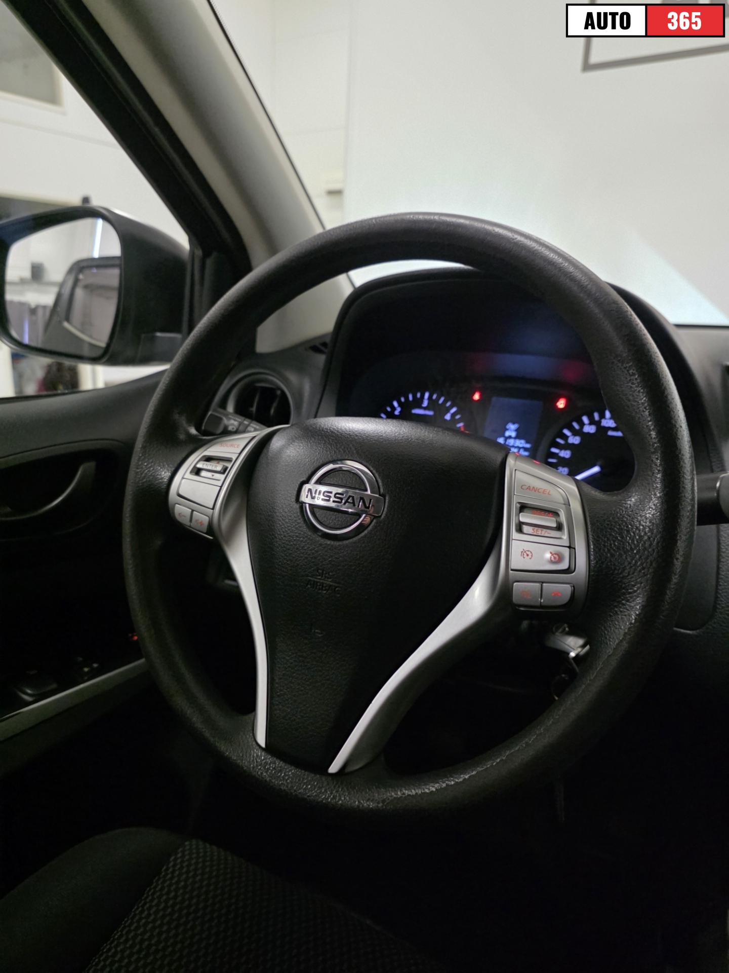 Nissan Navara - Image 13