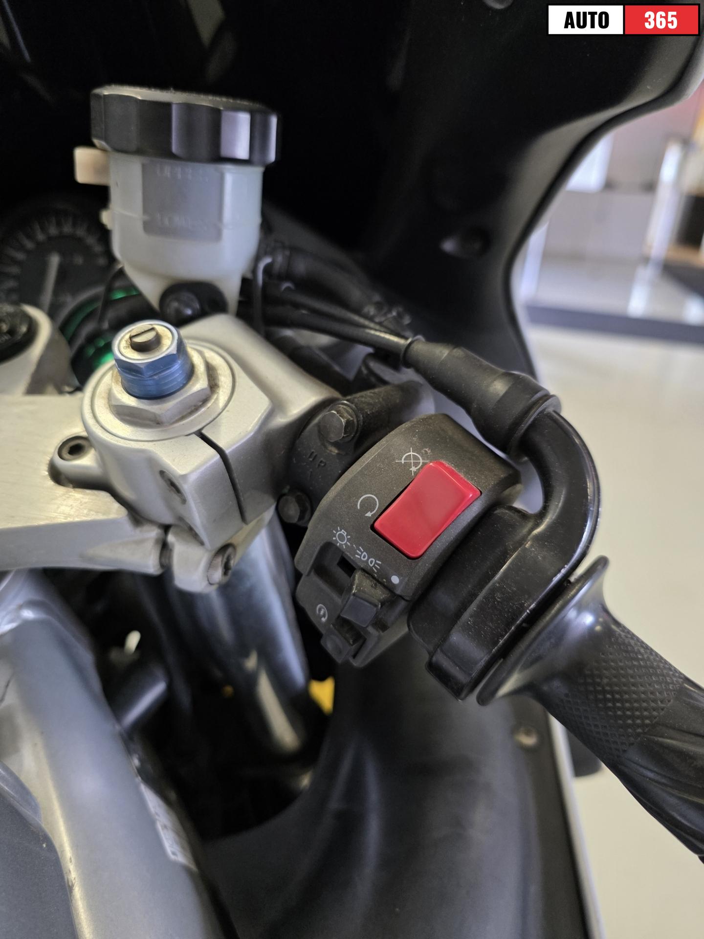 Yamaha YZF - Image 11