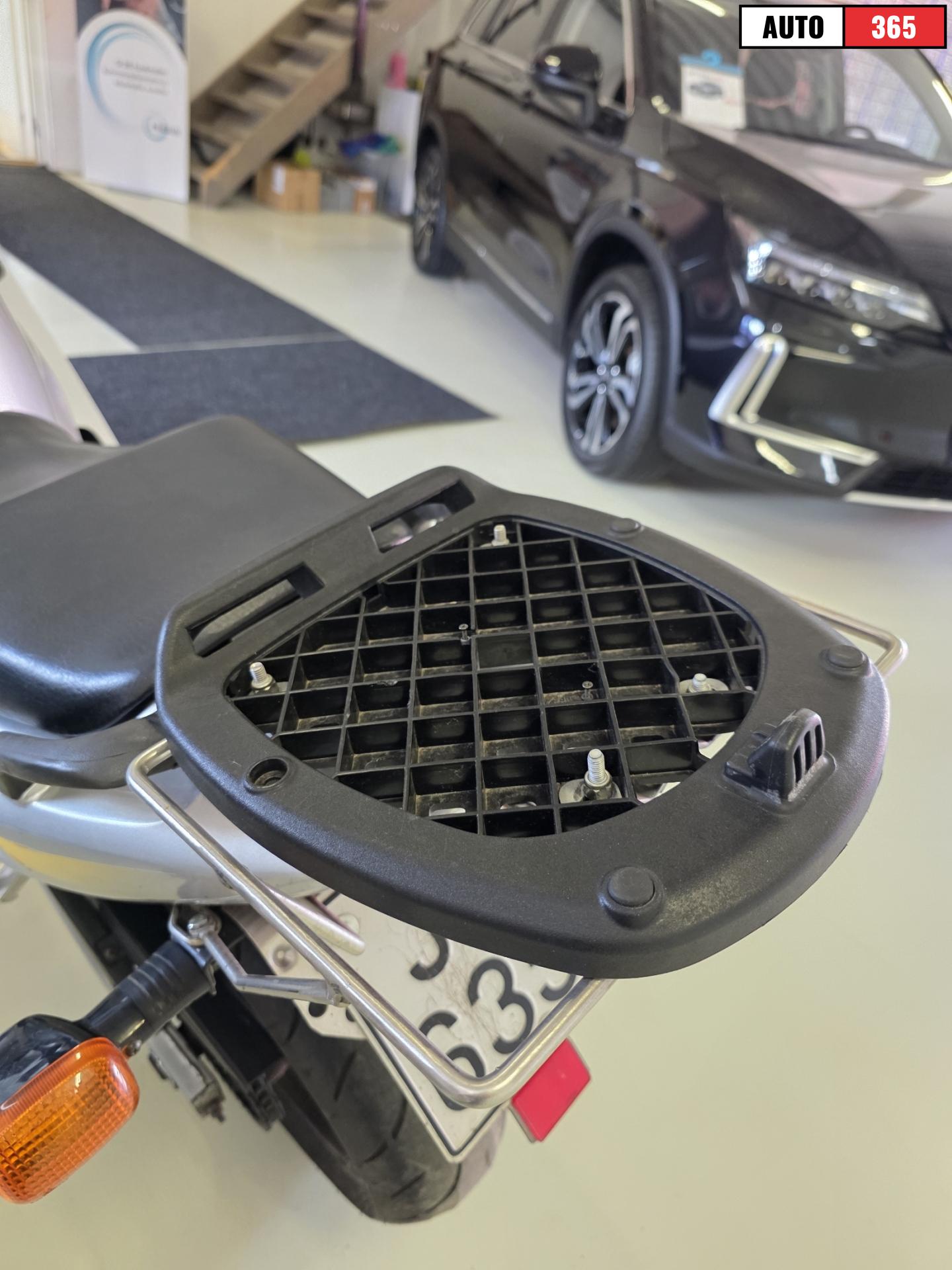 Yamaha YZF - Image 12