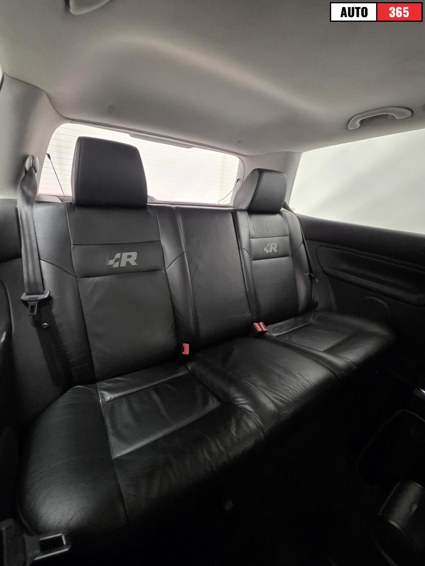 Volkswagen Golf - Image 11