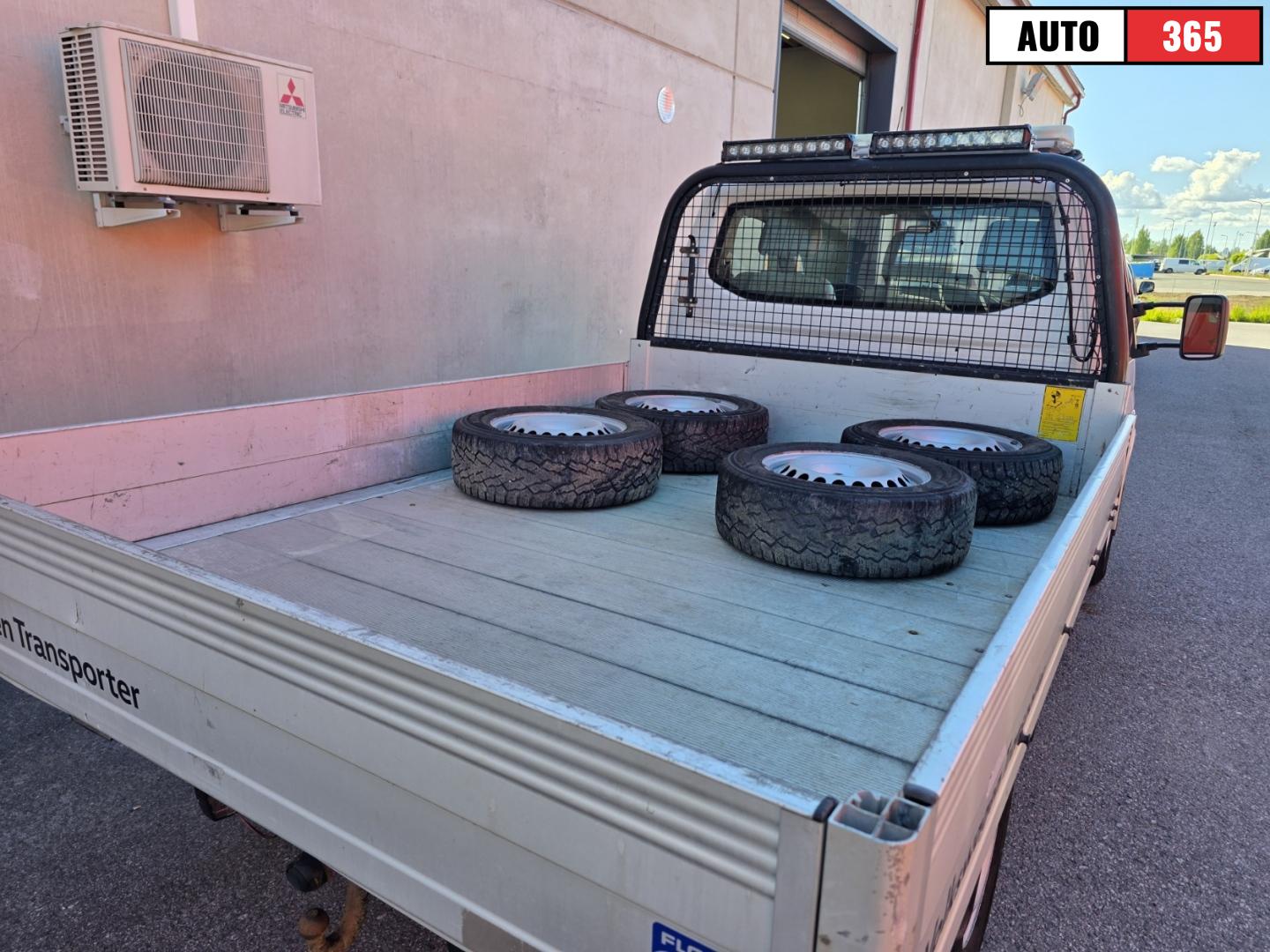 Volkswagen Transporter - Image 5