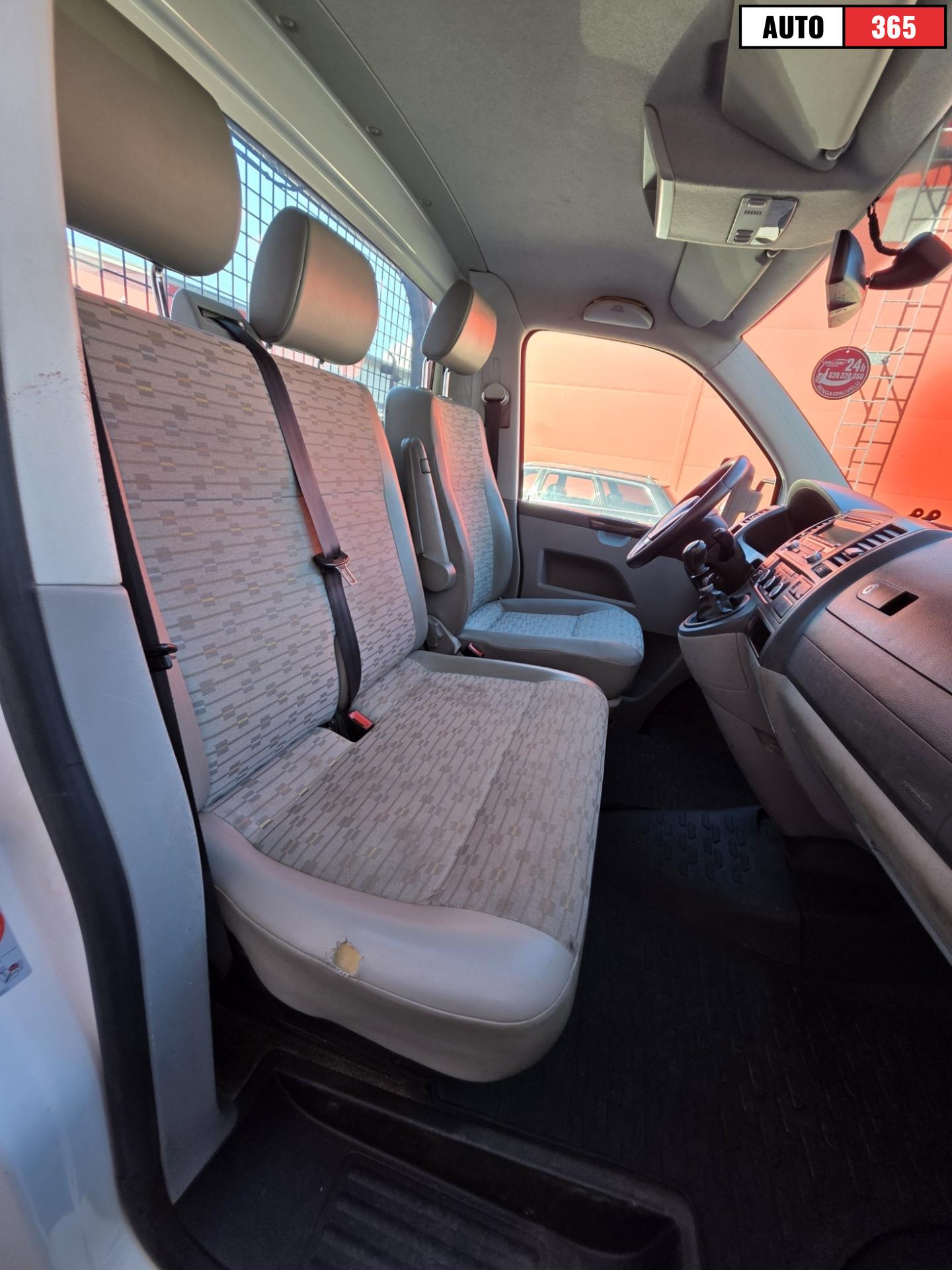 Volkswagen Transporter - Image 8