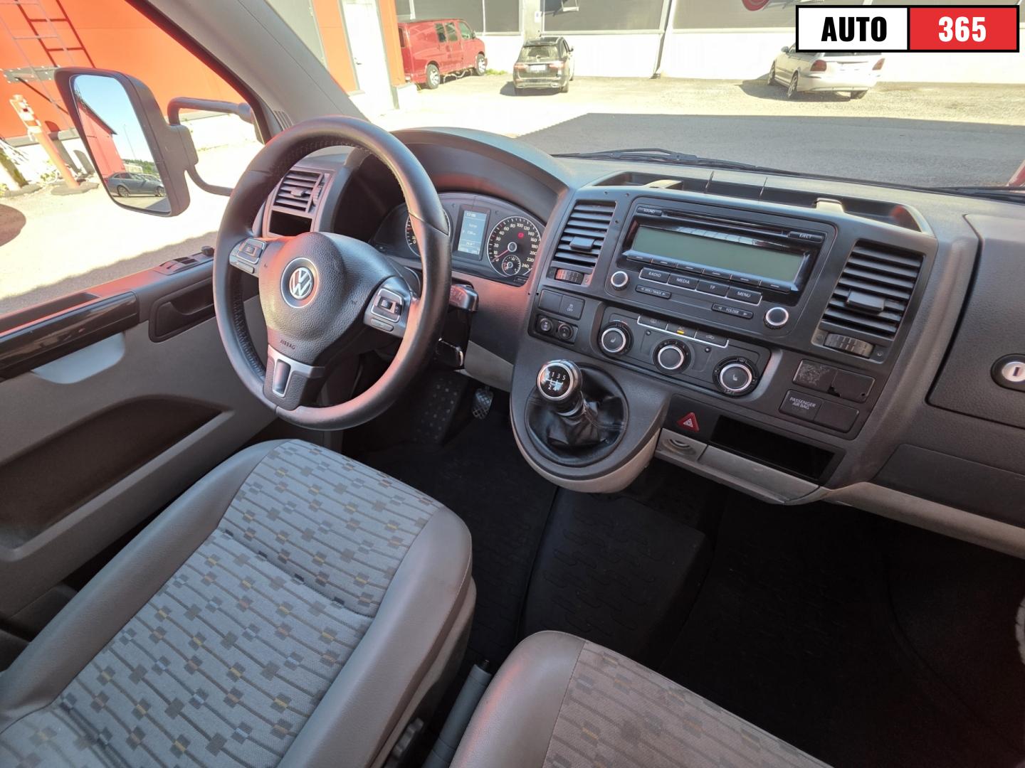 Volkswagen Transporter - Image 7