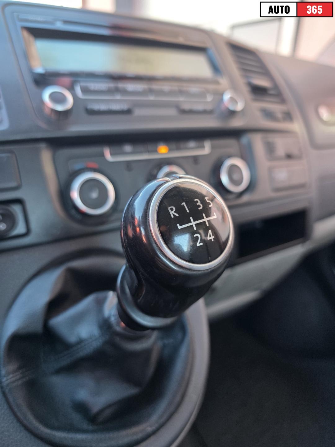 Volkswagen Transporter - Image 11