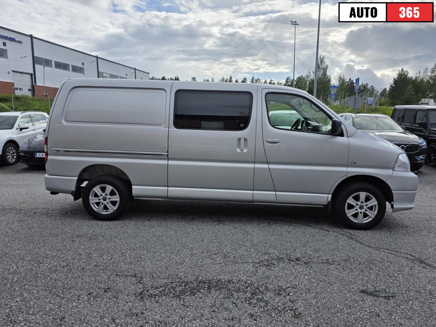 Toyota Hiace - Image 5