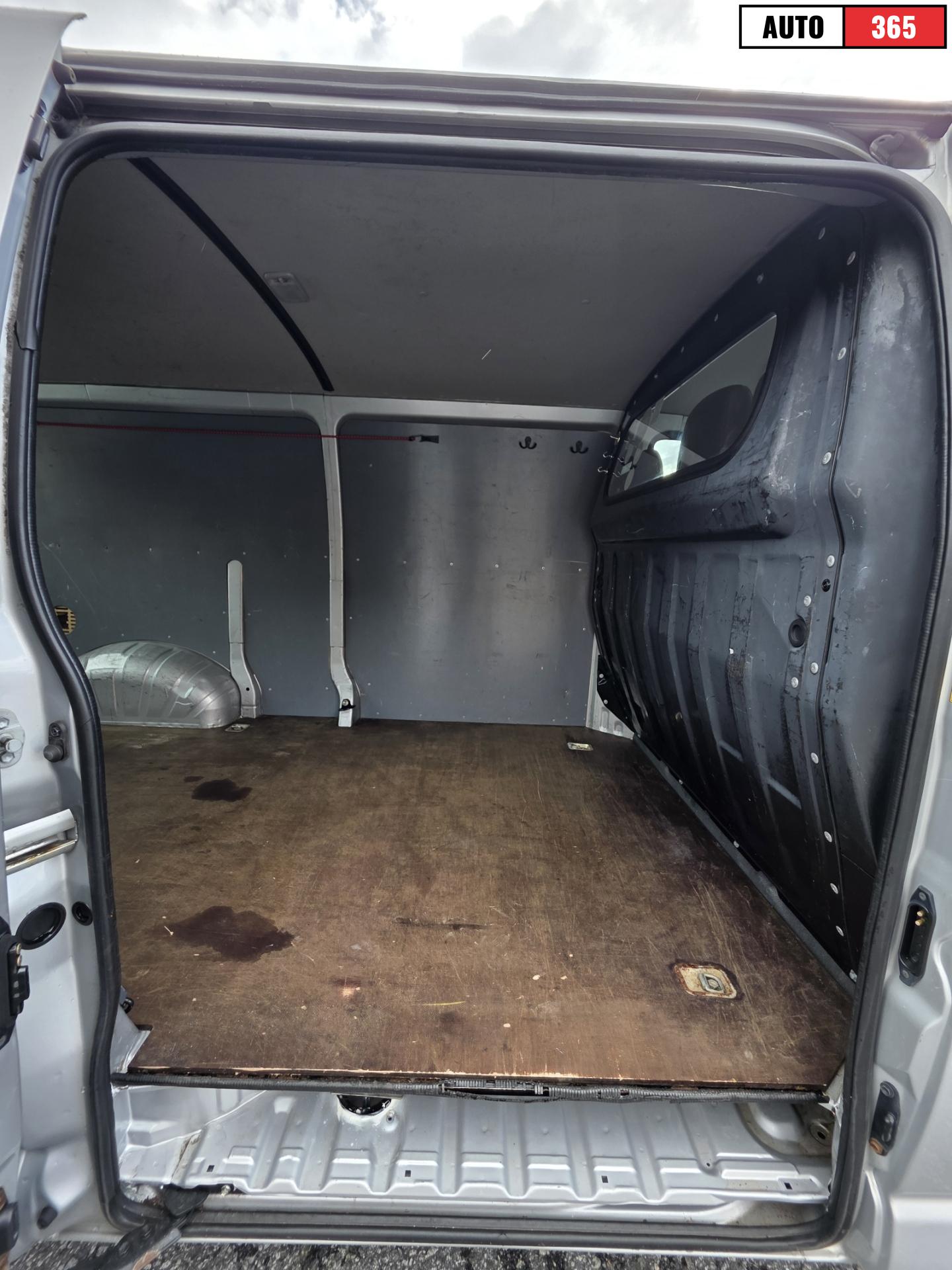 Toyota Hiace - Image 13