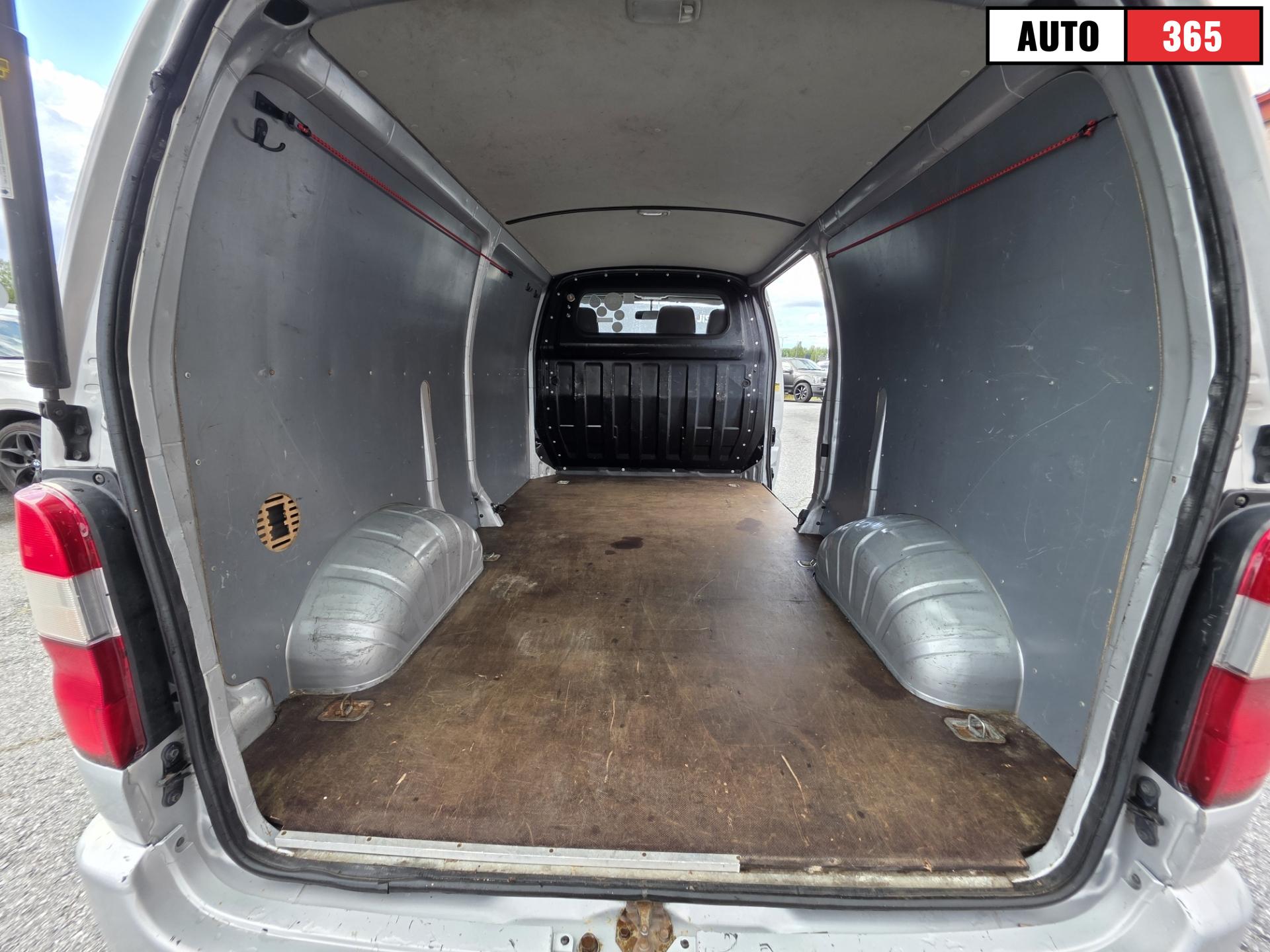 Toyota Hiace - Image 14