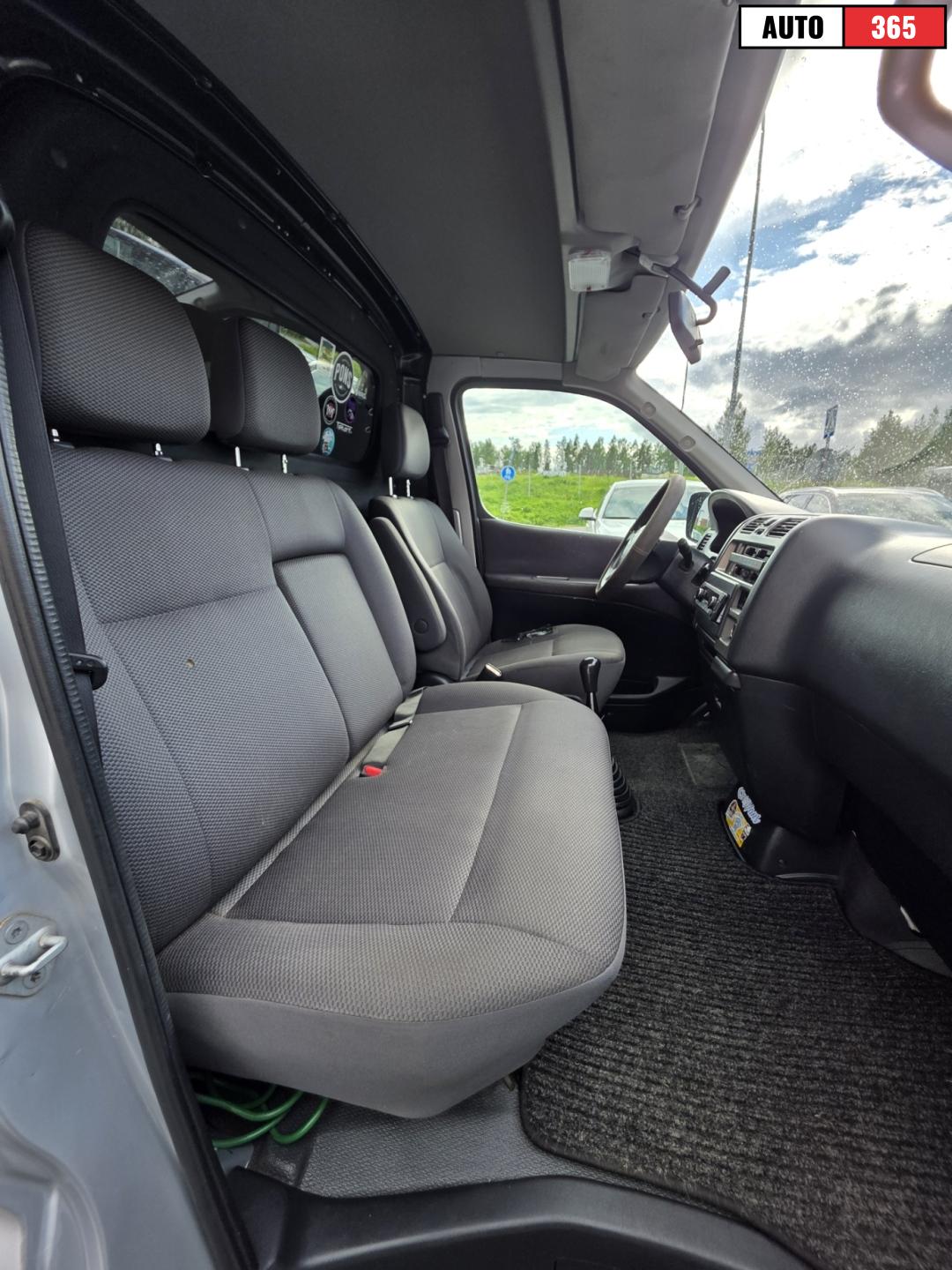 Toyota Hiace - Image 8