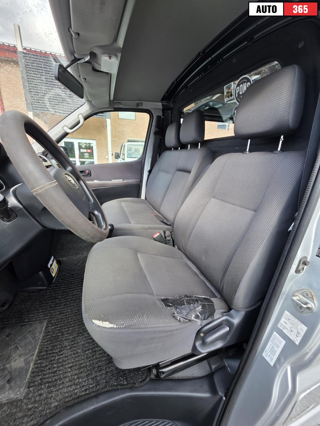 Toyota Hiace - Image 7