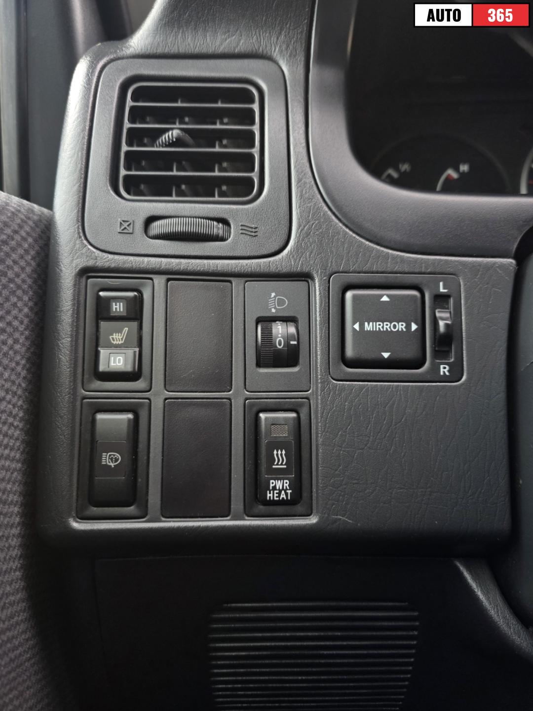 Toyota Hiace - Image 11