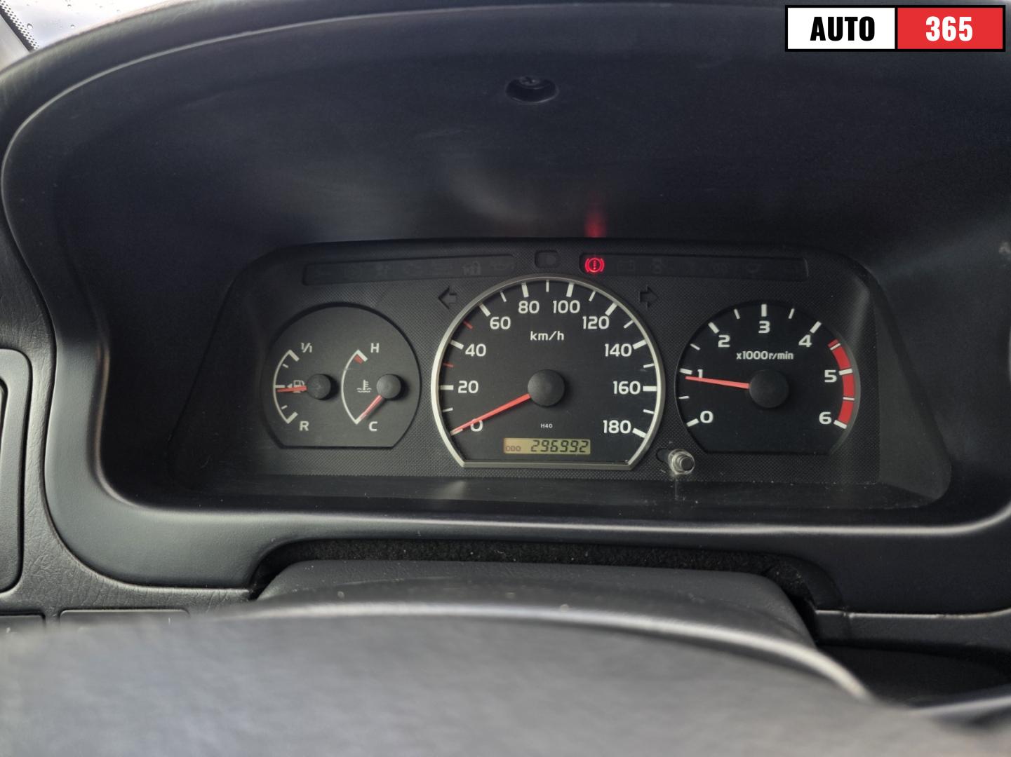 Toyota Hiace - Image 10