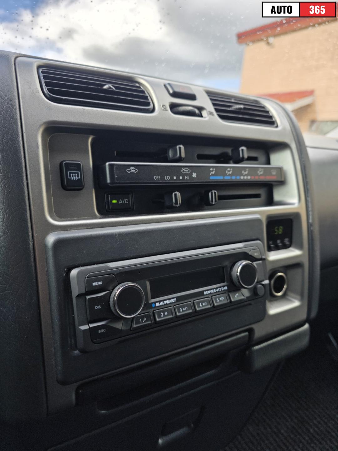Toyota Hiace - Image 12