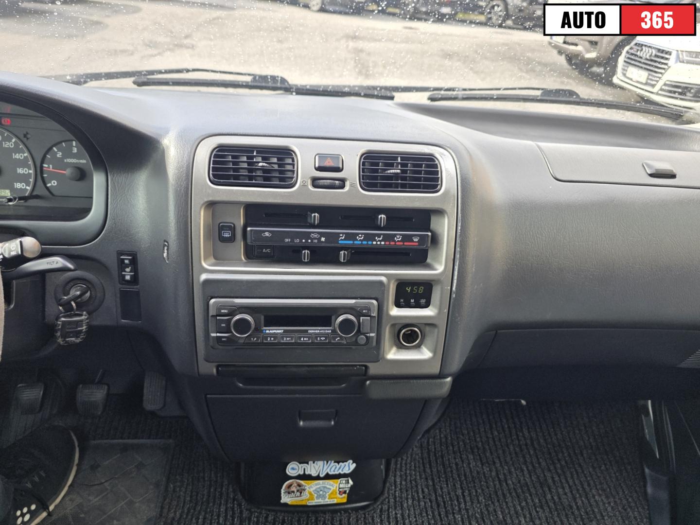 Toyota Hiace - Image 9