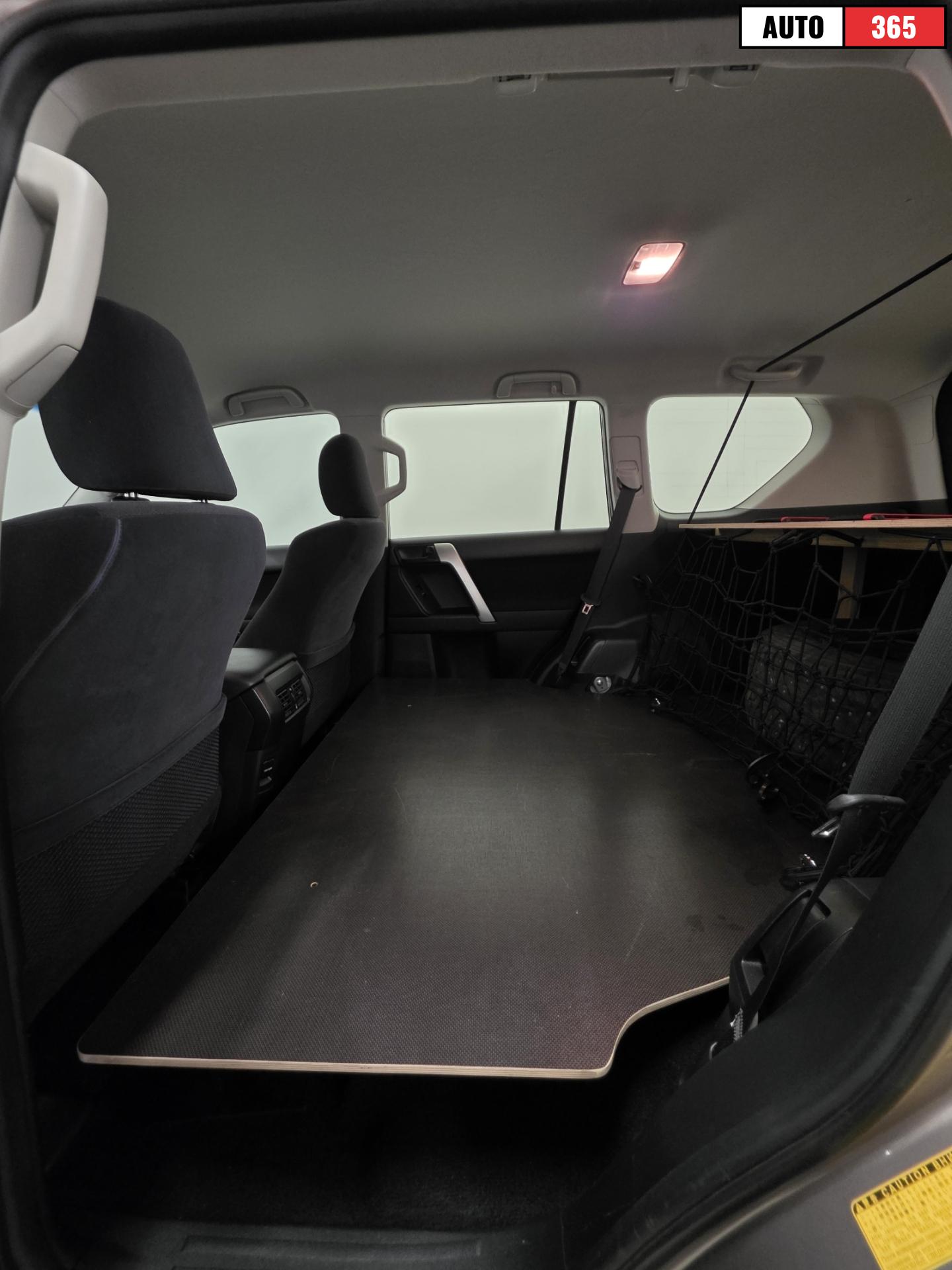 Toyota Land Cruiser - Image 8