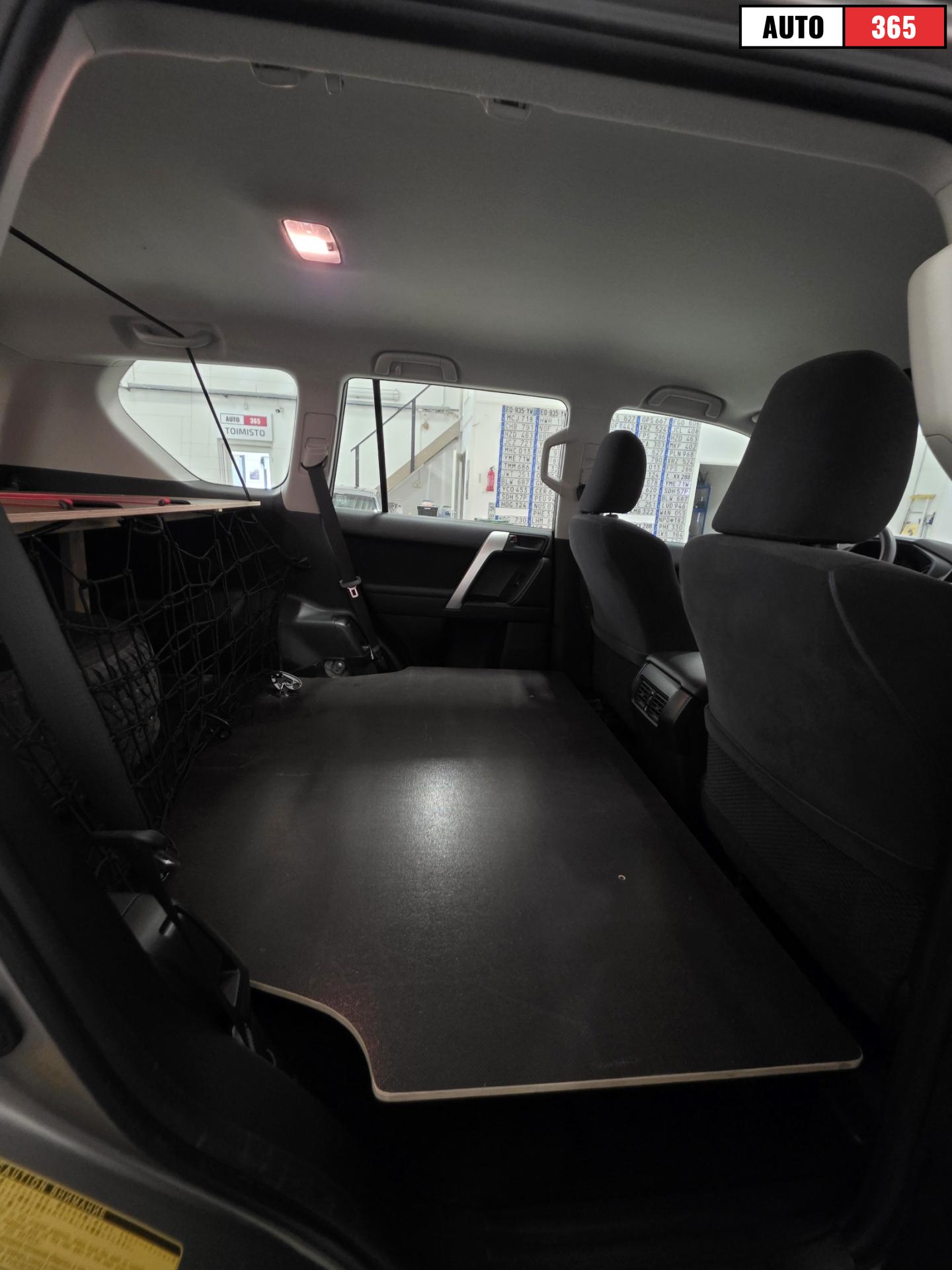 Toyota Land Cruiser - Image 9