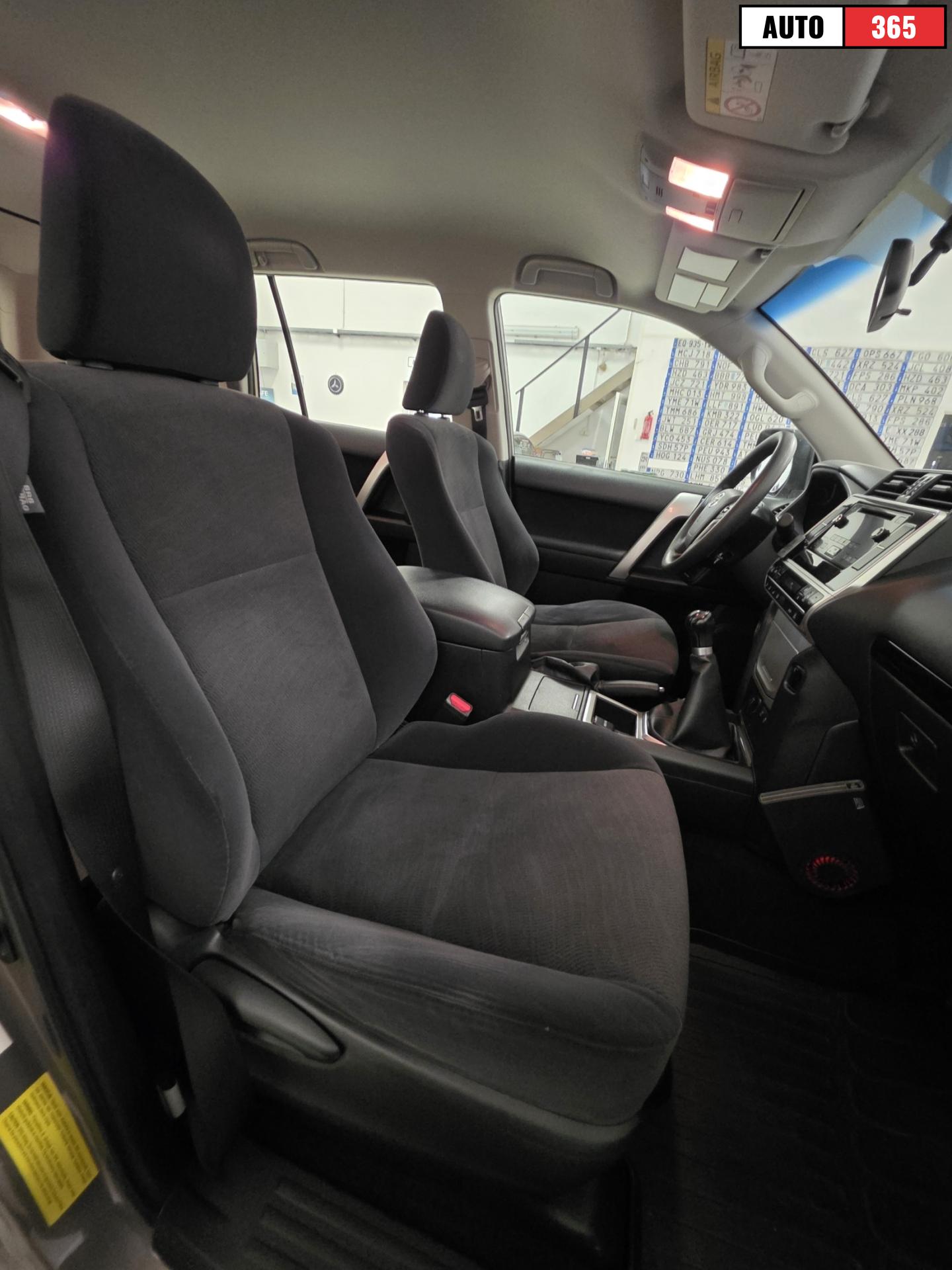 Toyota Land Cruiser - Image 7