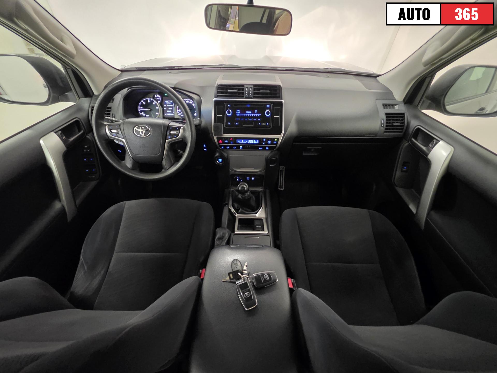 Toyota Land Cruiser - Image 6