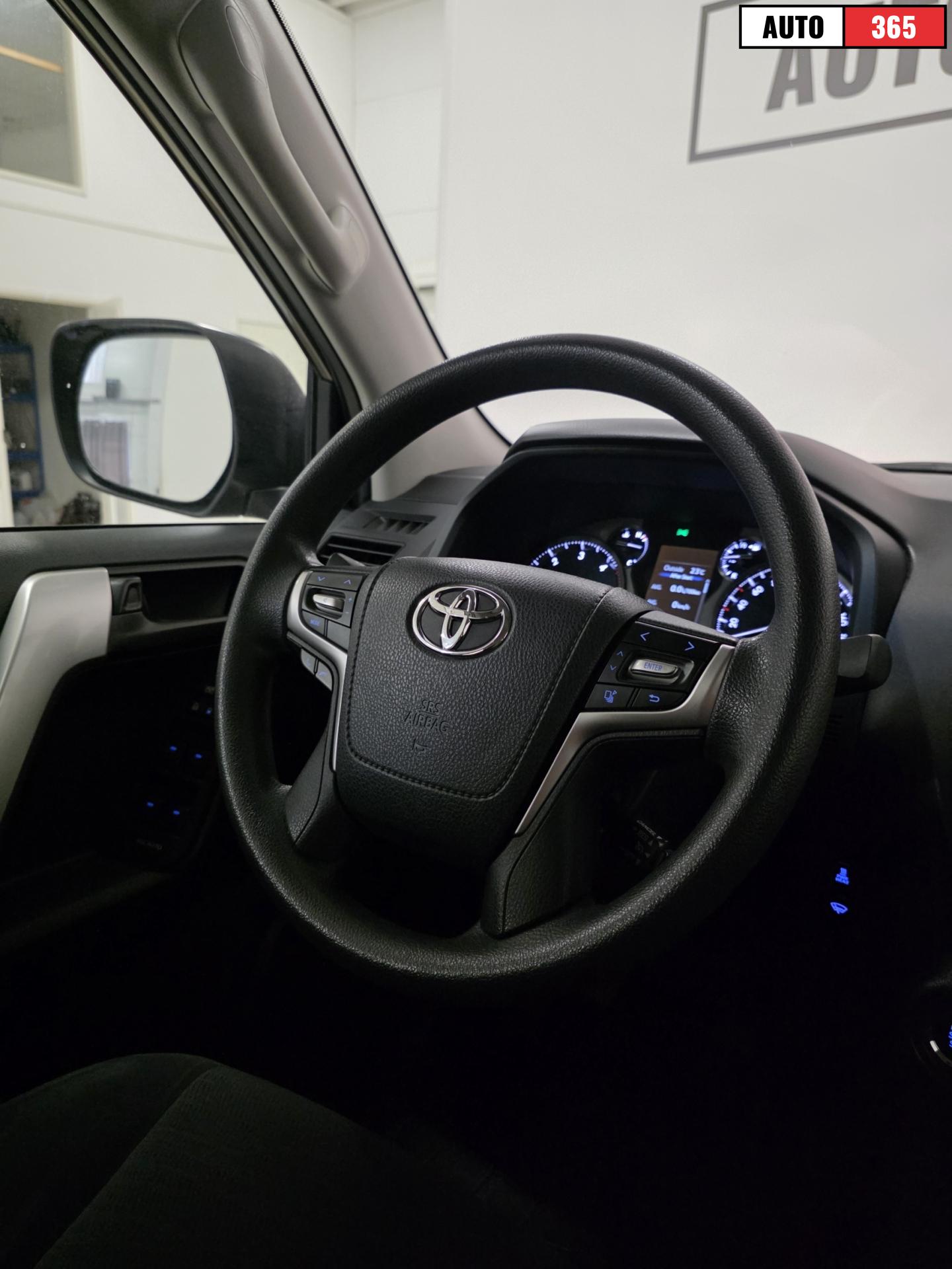 Toyota Land Cruiser - Image 11