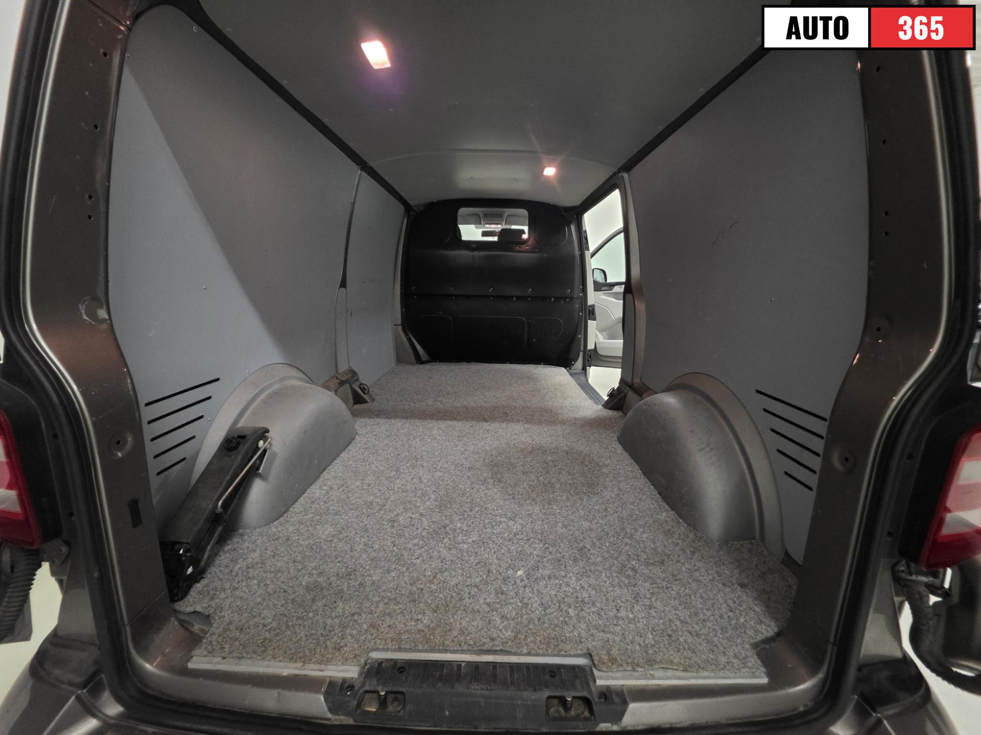 Volkswagen Transporter - Image 8