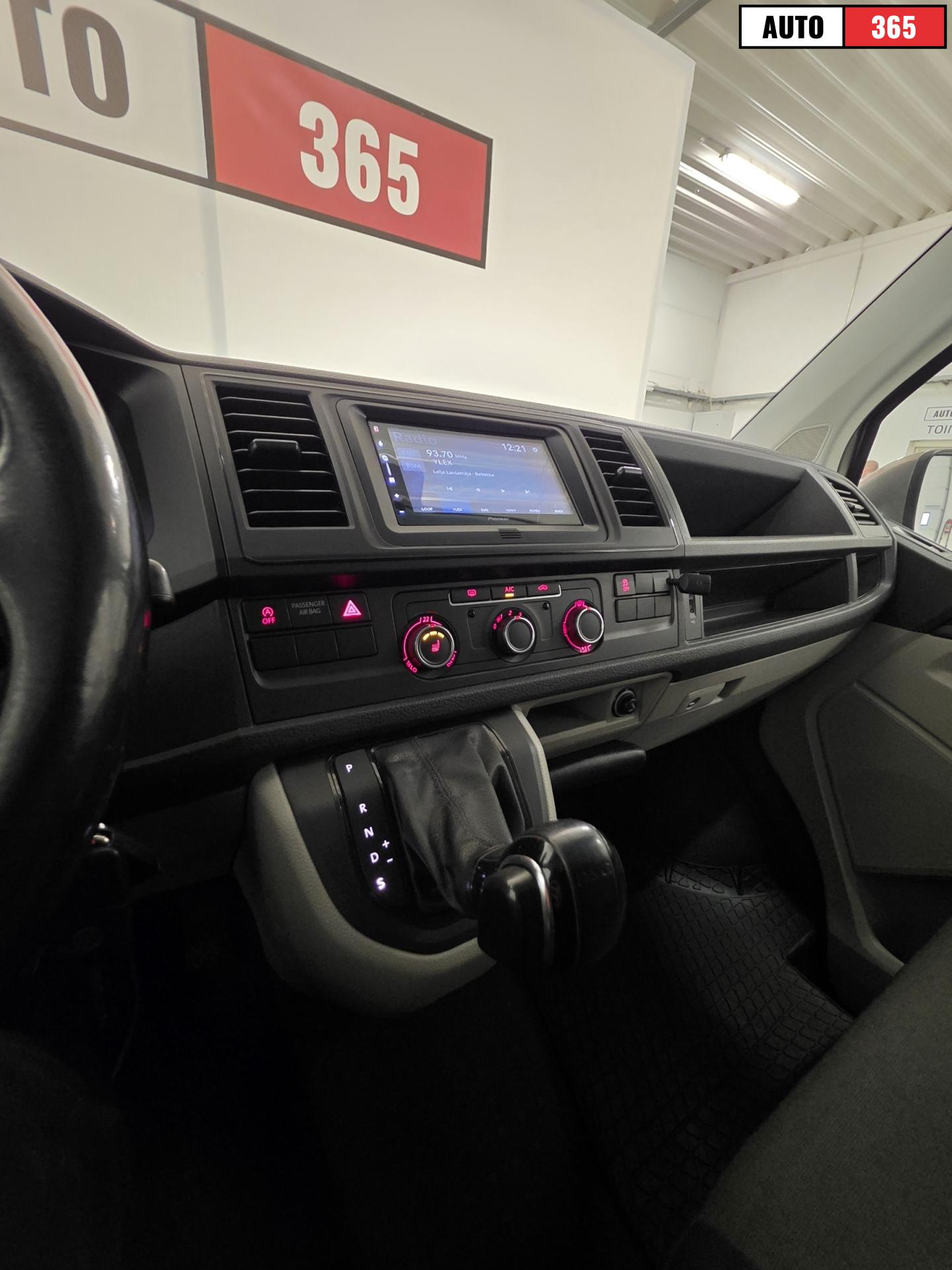 Volkswagen Transporter - Image 9