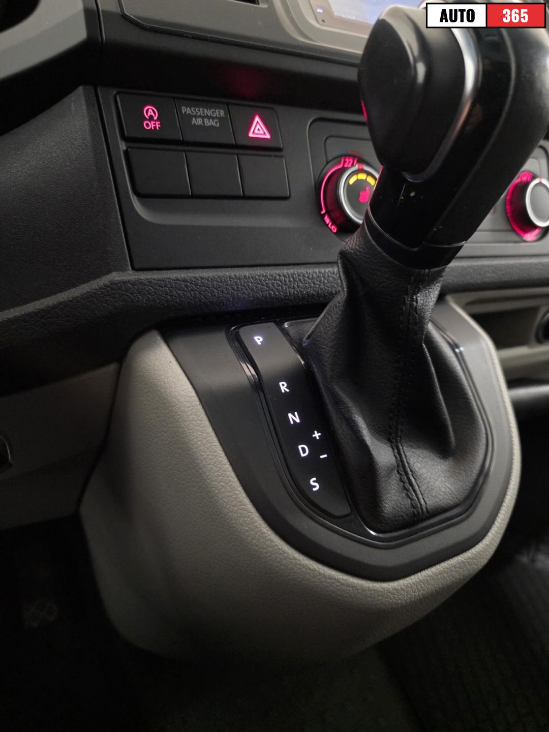 Volkswagen Transporter - Image 10