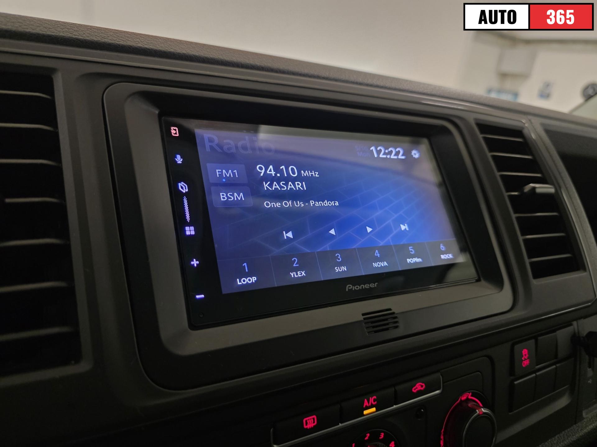 Volkswagen Transporter - Image 12