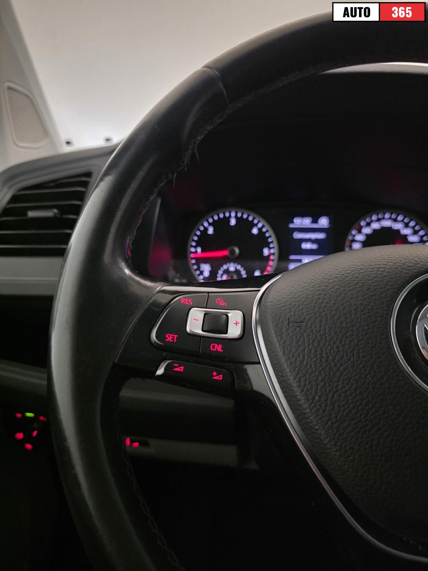 Volkswagen Transporter - Image 16