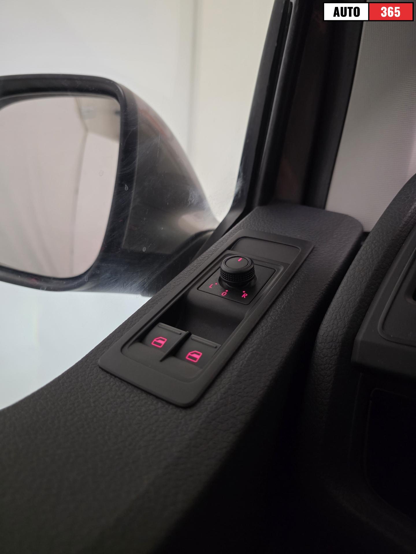 Volkswagen Transporter - Image 18