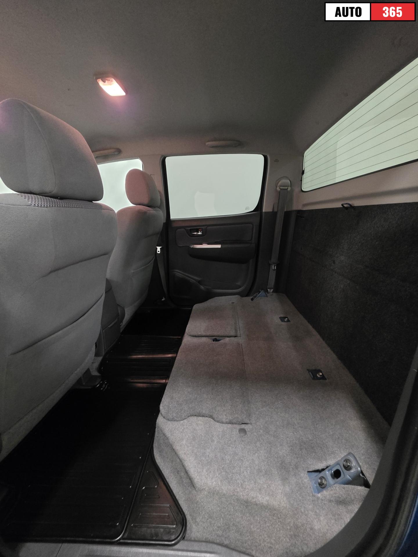 Toyota Hilux - Image 11