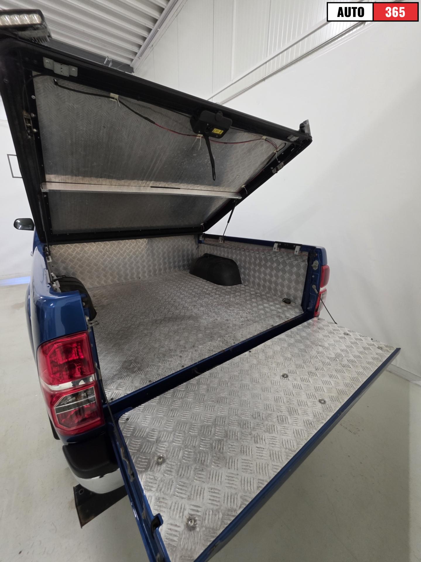 Toyota Hilux - Image 6