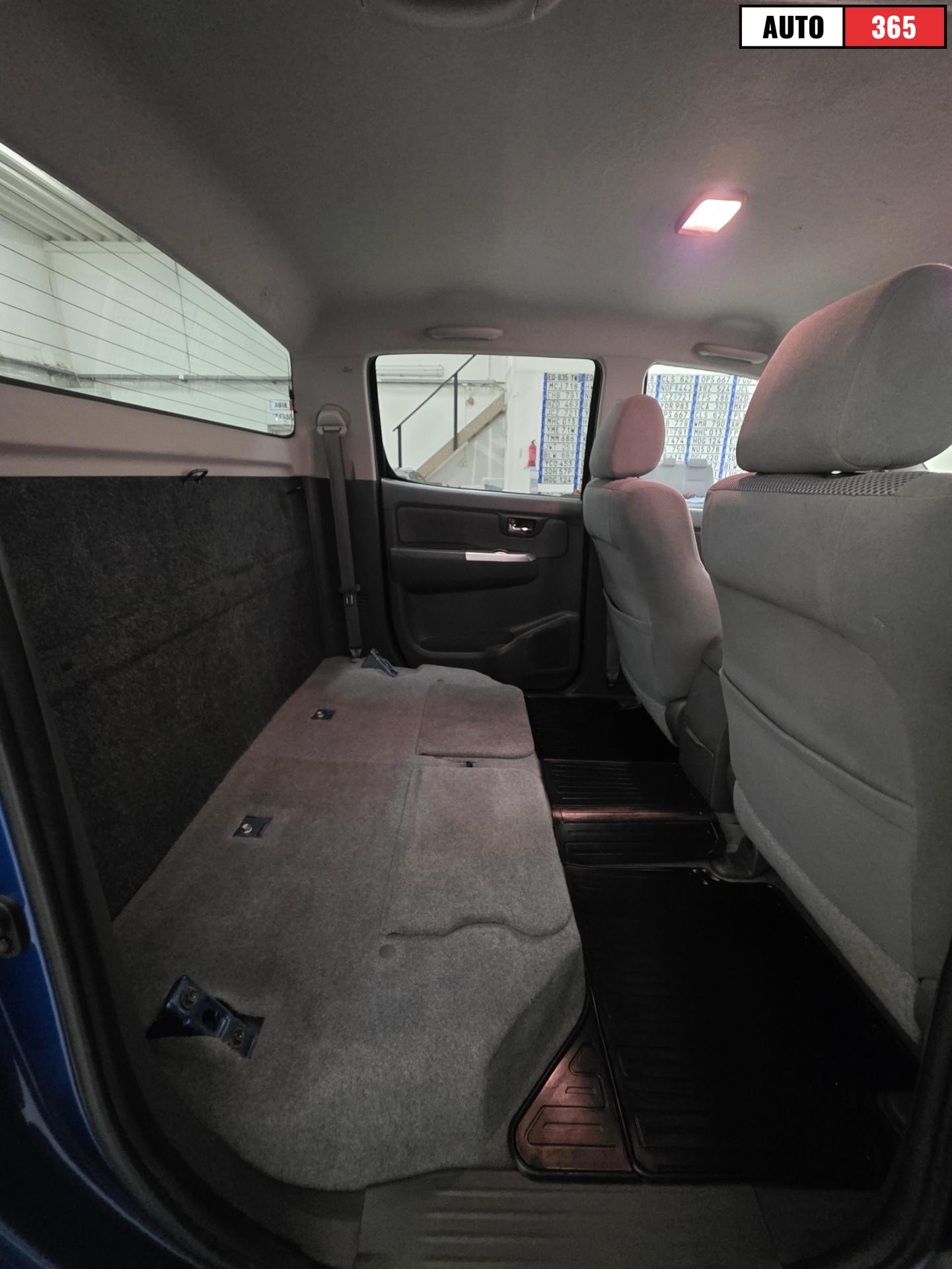Toyota Hilux - Image 10