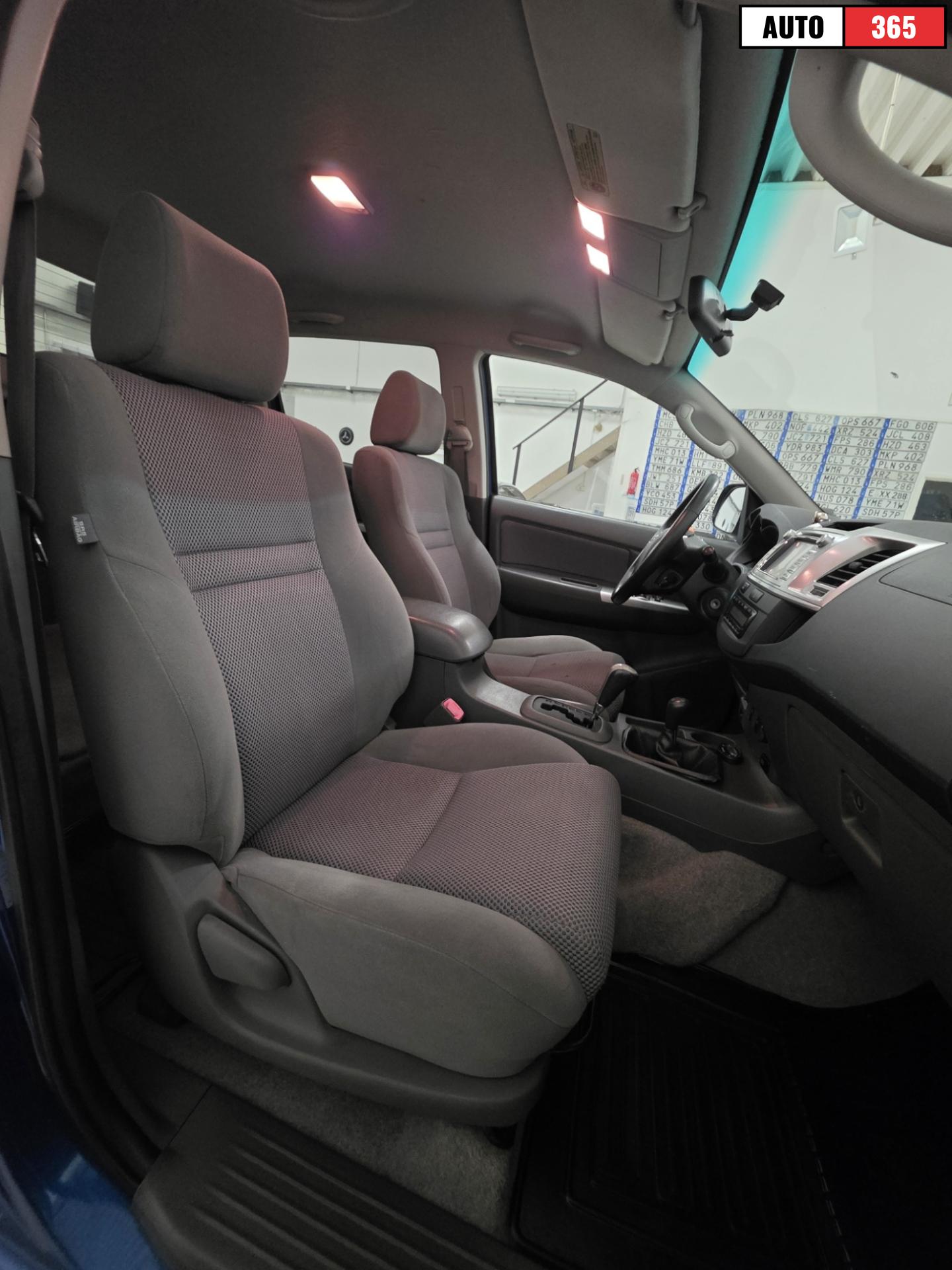 Toyota Hilux - Image 9