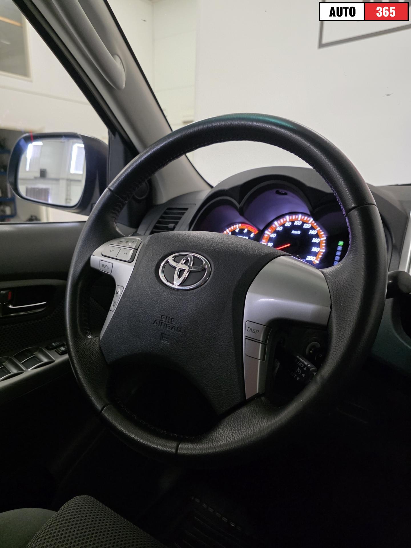 Toyota Hilux - Image 12