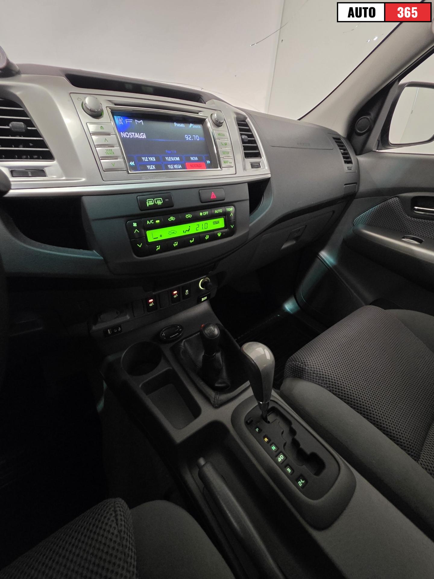 Toyota Hilux - Image 14