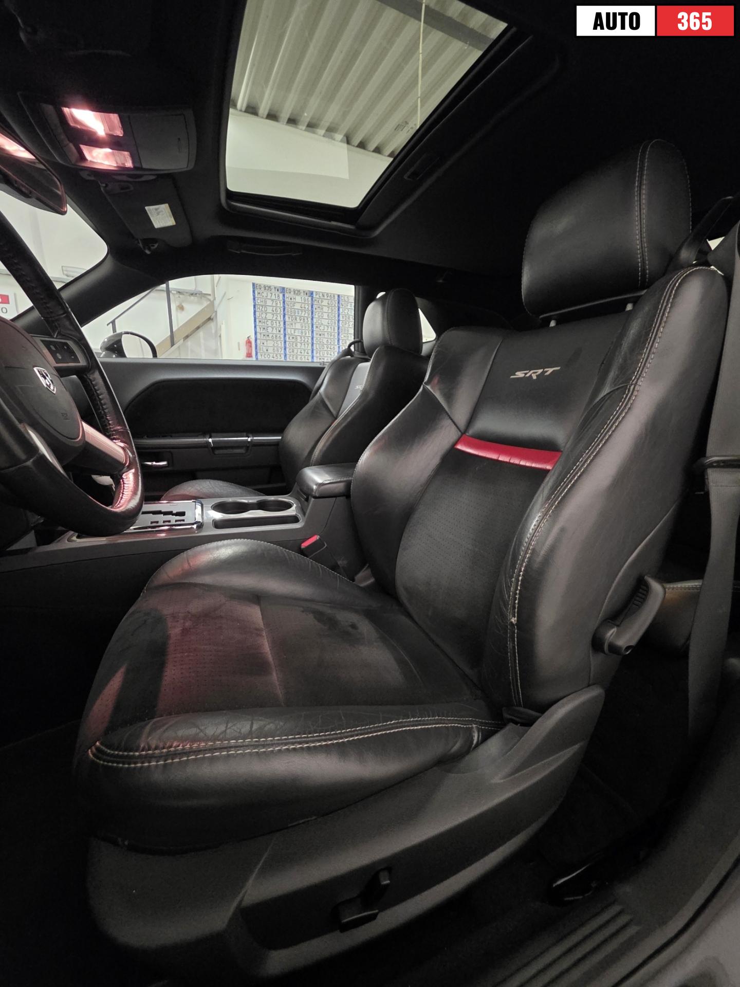 Dodge Challenger - Image 9