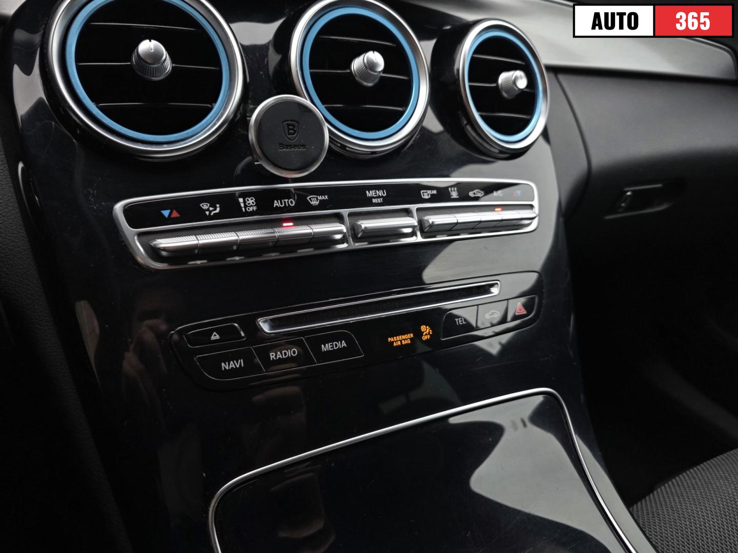 Mercedes-Benz C - Image 17