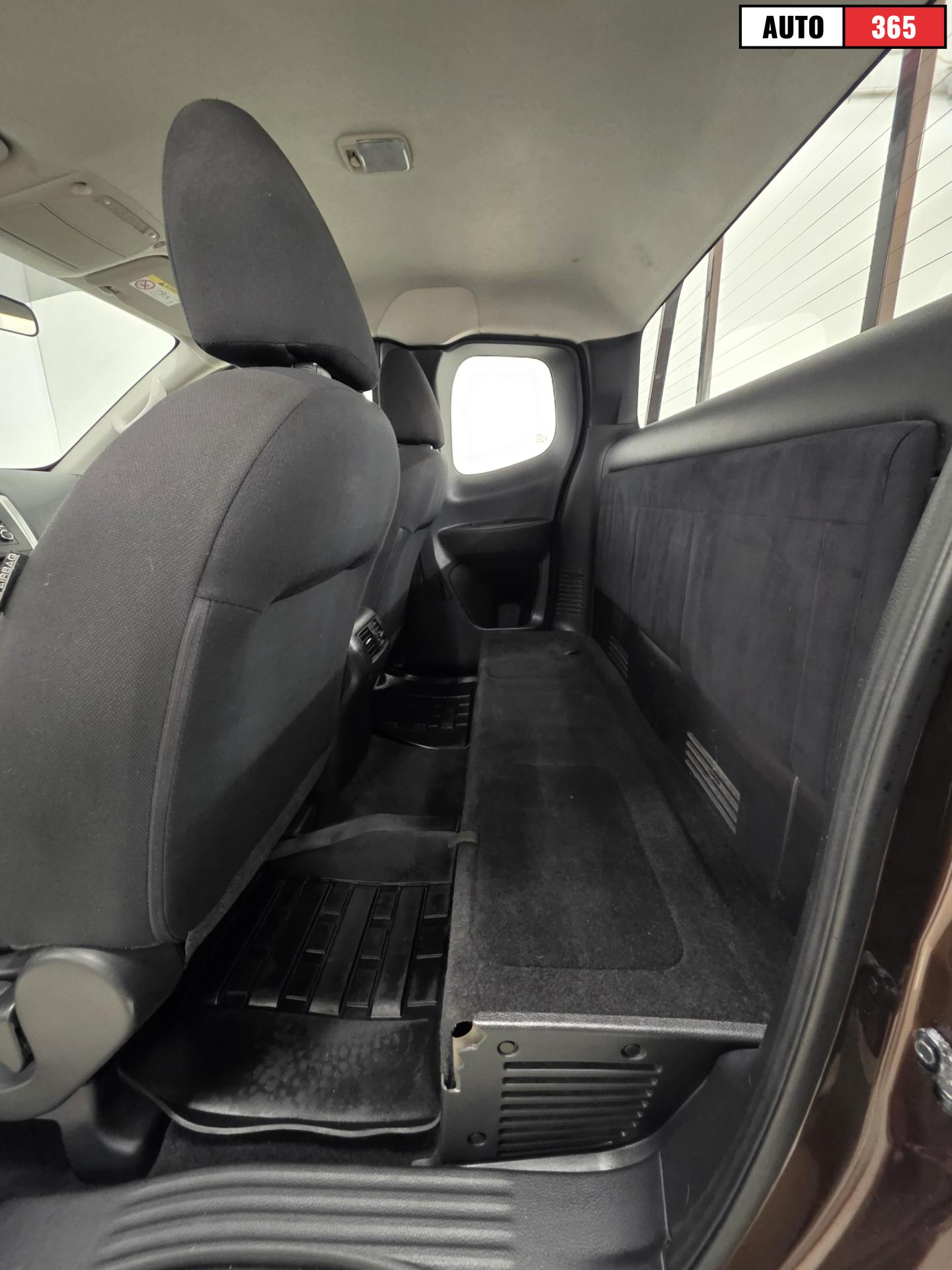 Nissan Navara - Image 10