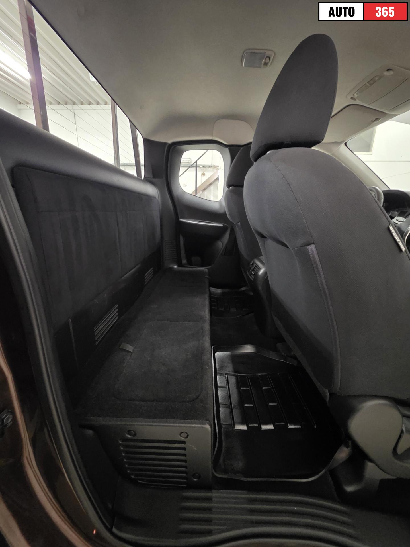 Nissan Navara - Image 9