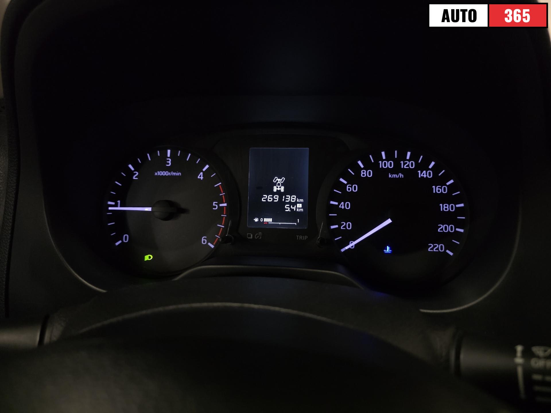 Nissan Navara - Image 12
