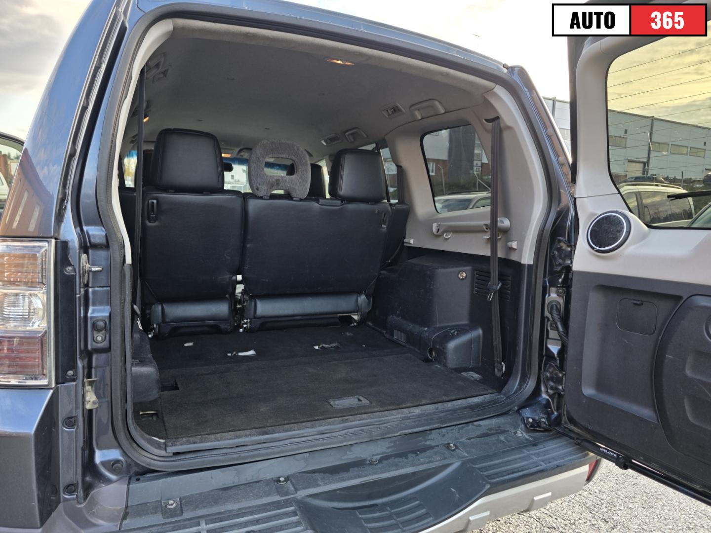 Mitsubishi Pajero - Image 11