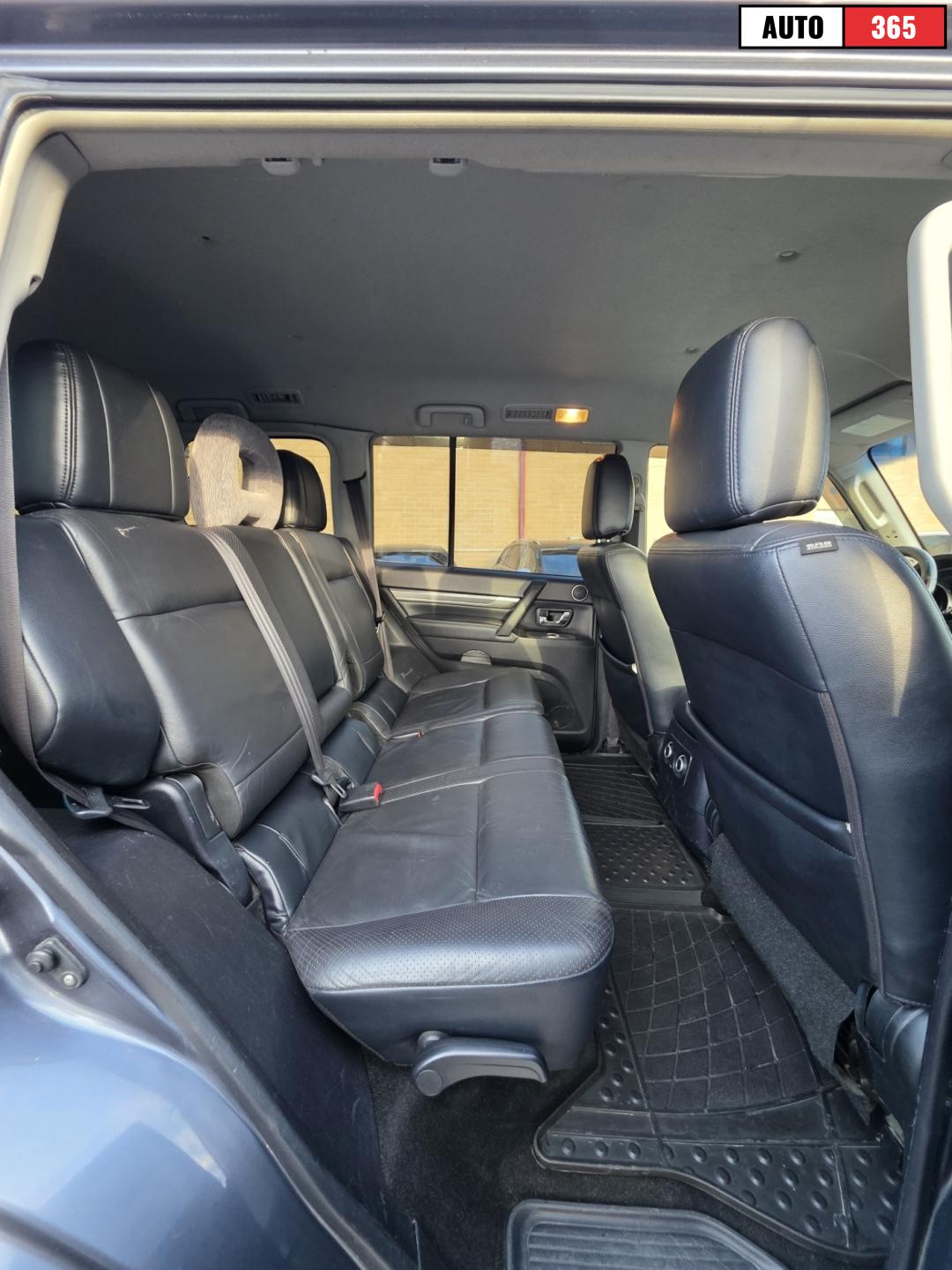 Mitsubishi Pajero - Image 9