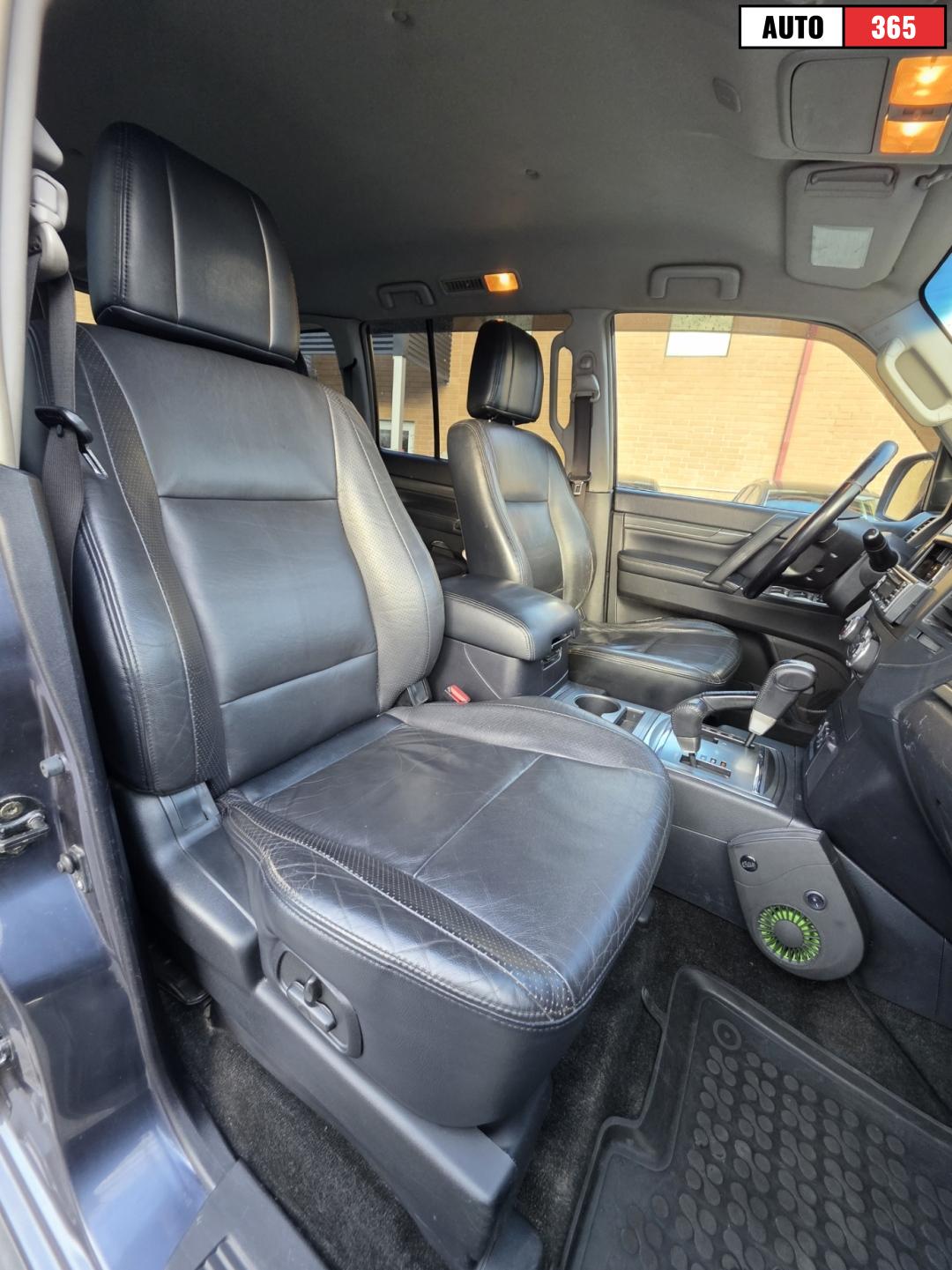 Mitsubishi Pajero - Image 8