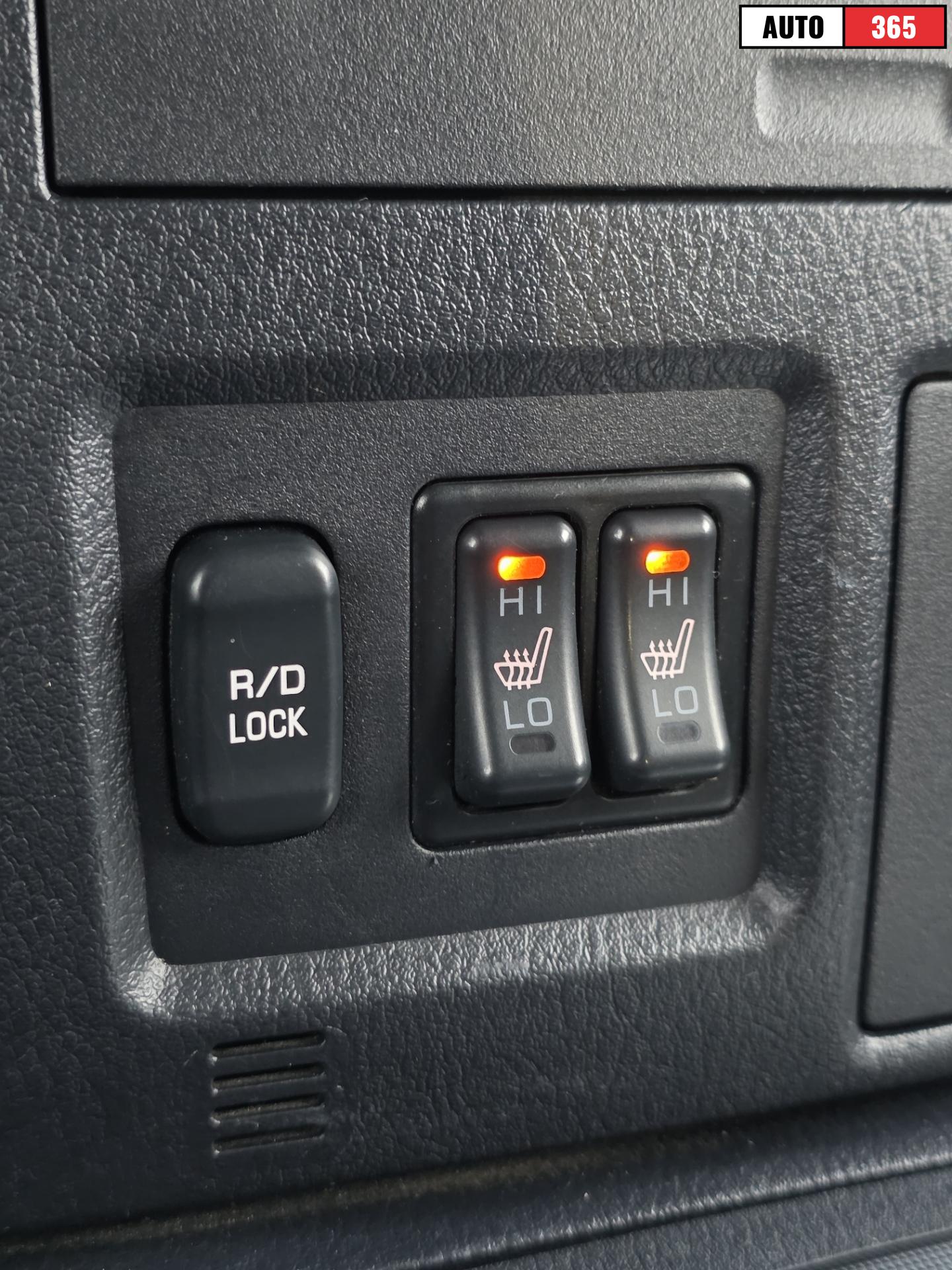 Mitsubishi Pajero - Image 16