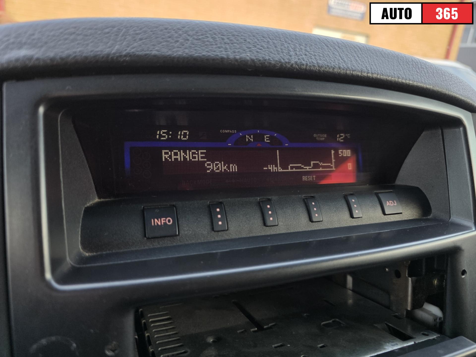 Mitsubishi Pajero - Image 18