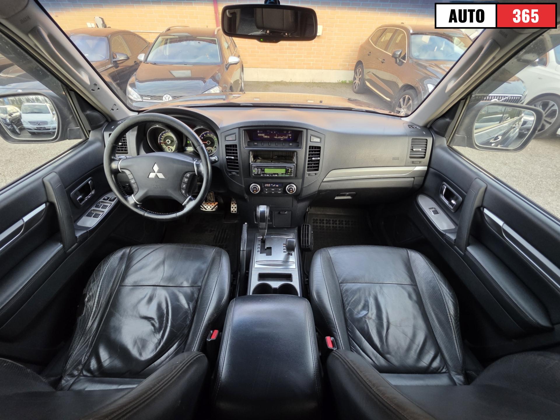 Mitsubishi Pajero - Image 7