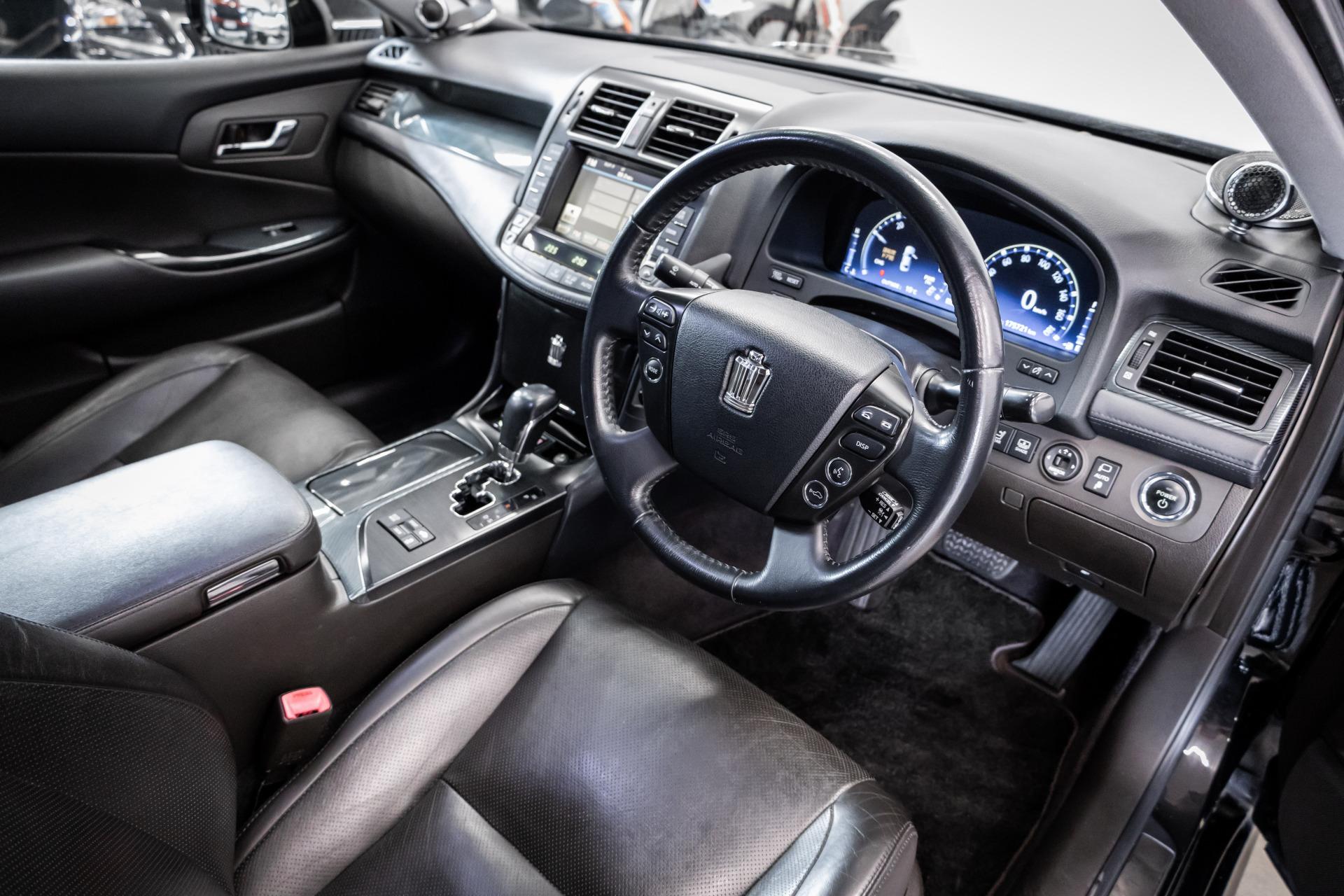 Toyota Crown Hybrid 3.5 V6 2009, kuva 5/30