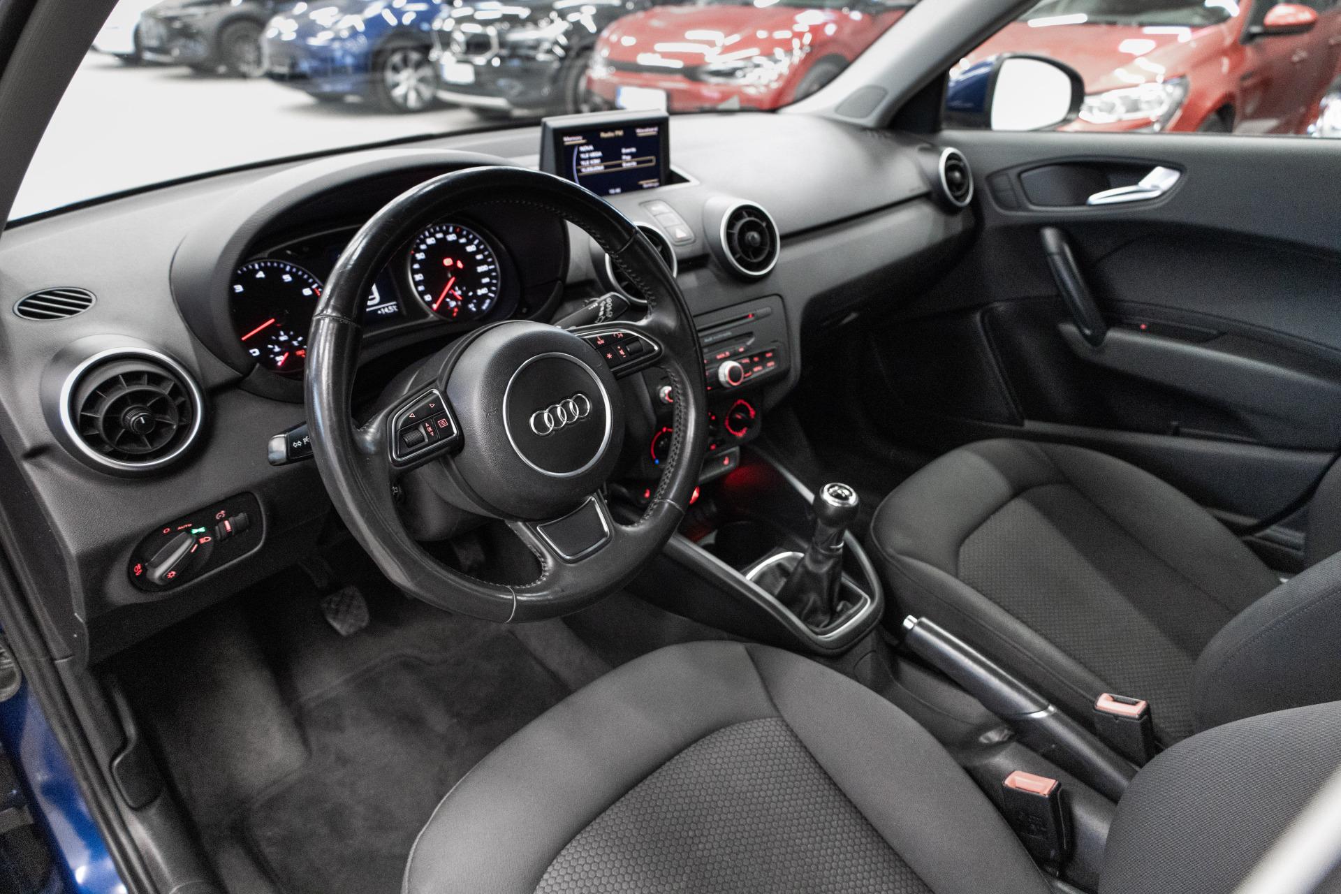 Audi A1 Attraction 1,2 TFSI Start-Stop 2012, photo 5/26