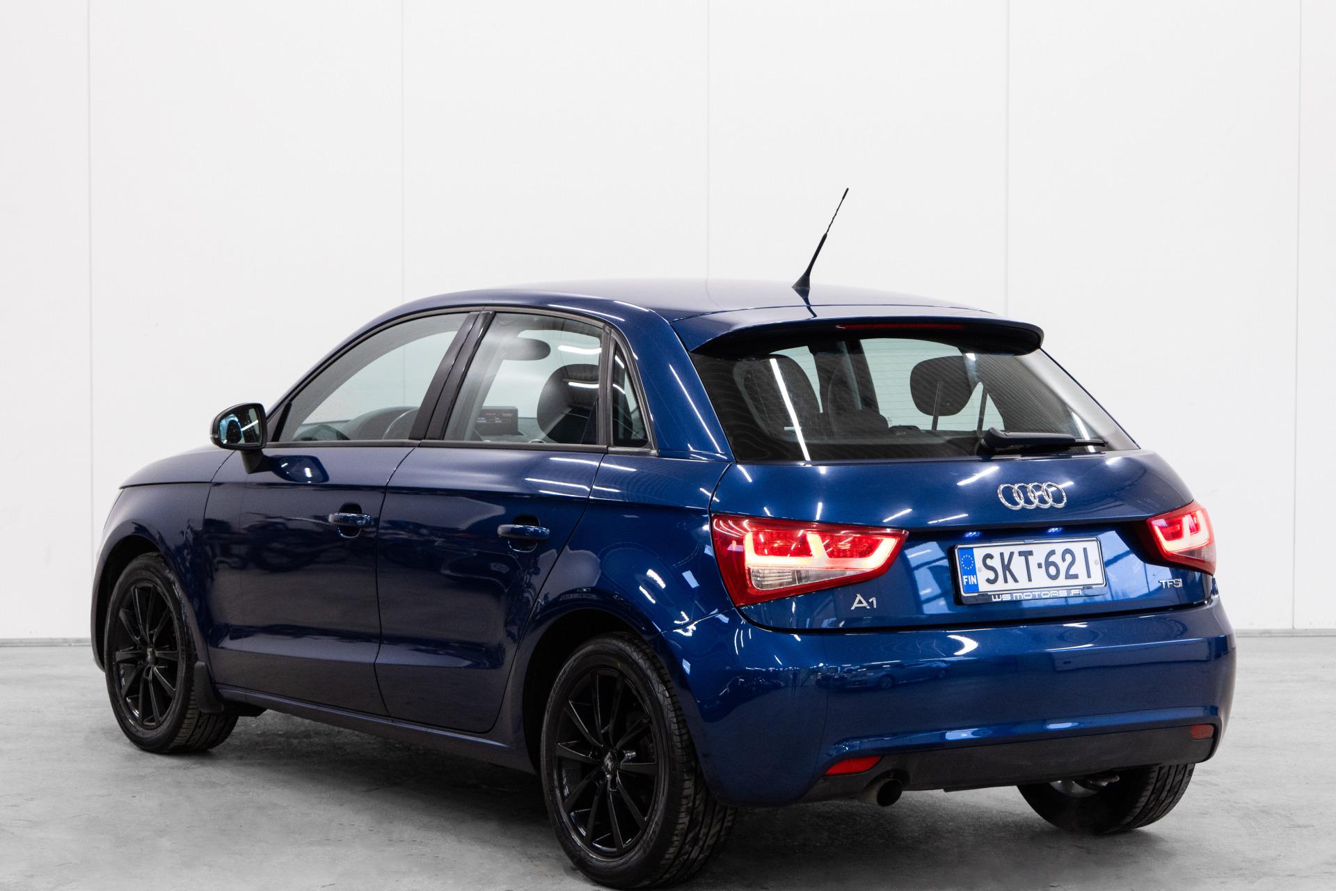 Audi A1 Attraction 1,2 TFSI Start-Stop 2012, photo 4/26